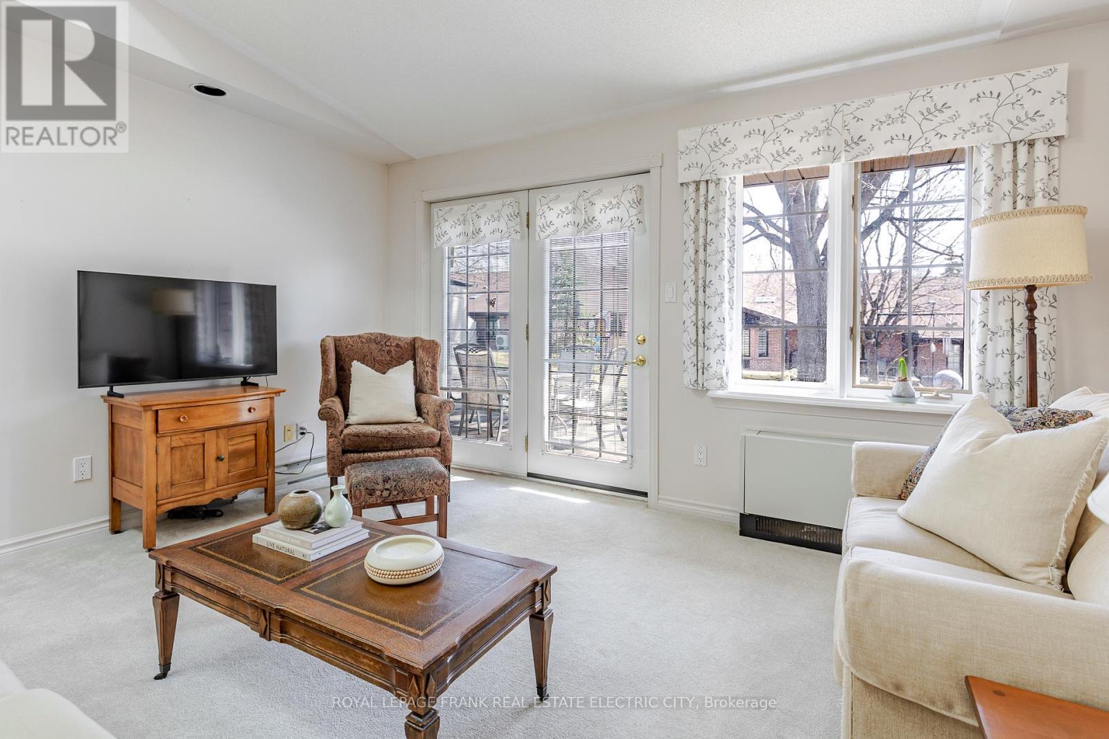 












6 - 685 WHITAKER STREET

,
Peterborough (Ashburnham Ward 4),




Ontario
K9H7K3

