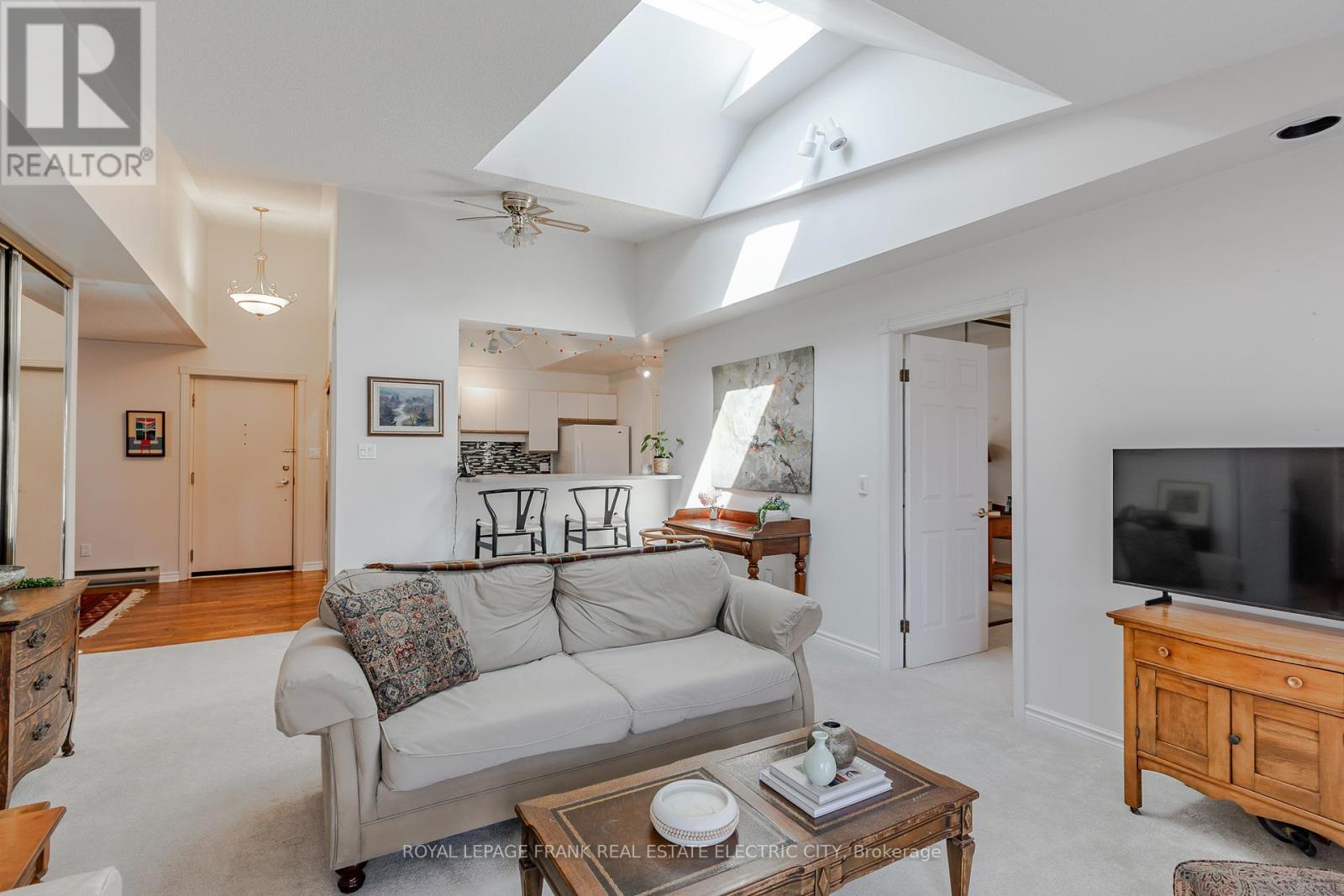 












6 - 685 WHITAKER STREET

,
Peterborough (Ashburnham Ward 4),




Ontario
K9H7K3

