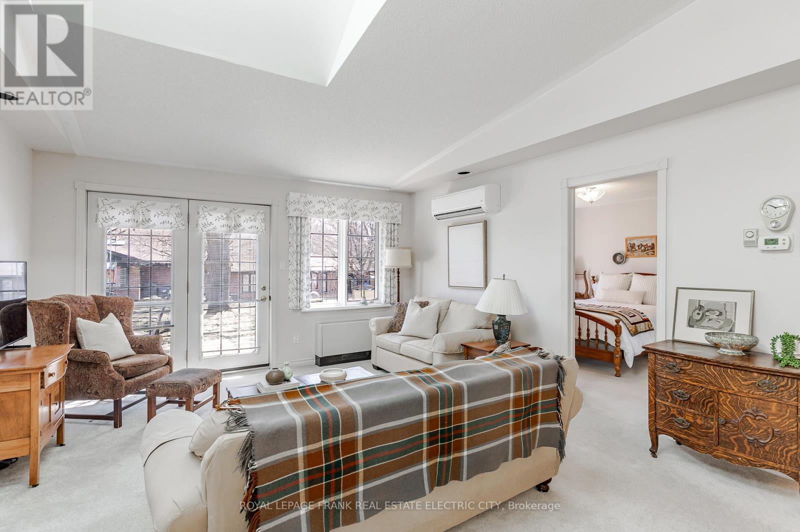 












6 - 685 WHITAKER STREET

,
Peterborough (Ashburnham Ward 4),




Ontario
K9H7K3

