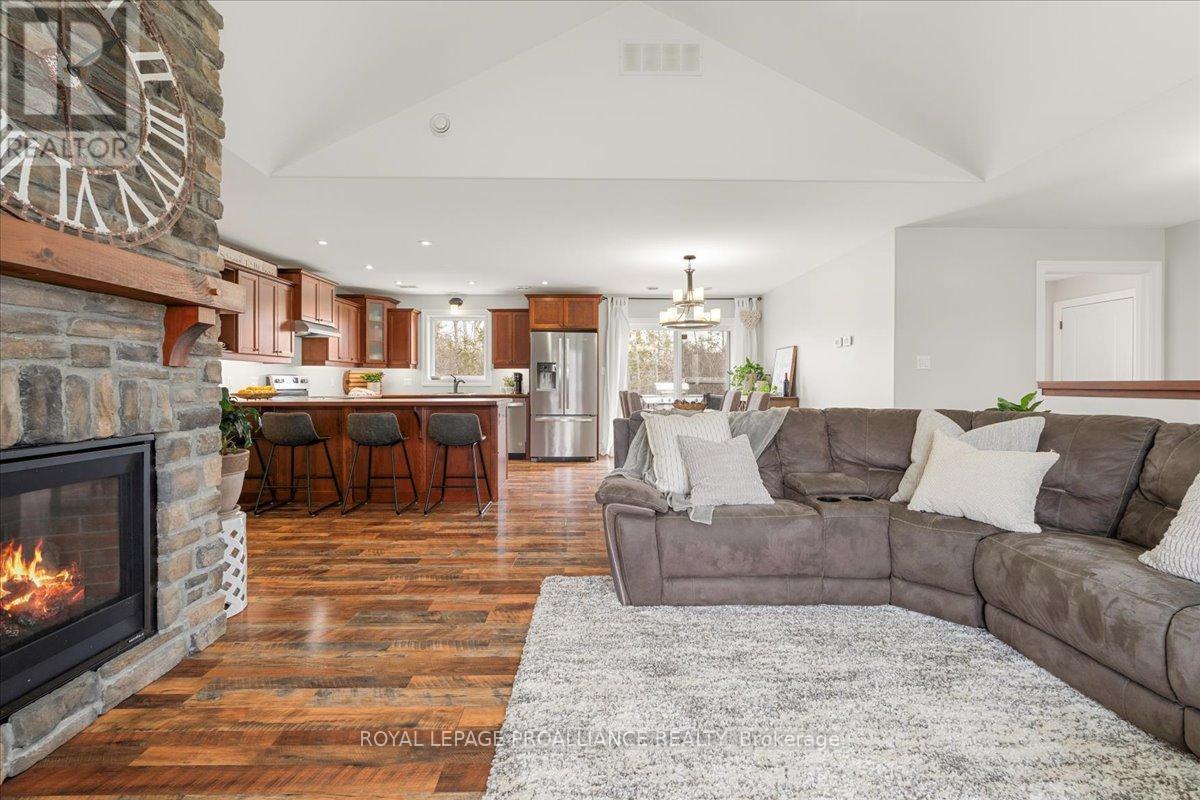 












264 GLEN MILLER ROAD

,
Quinte West (Sidney Ward),




Ontario
K8V5P8

