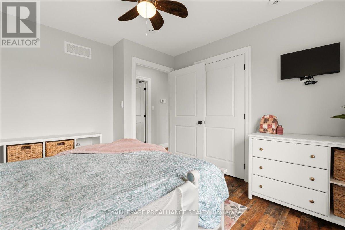 












264 GLEN MILLER ROAD

,
Quinte West (Sidney Ward),




Ontario
K8V5P8

