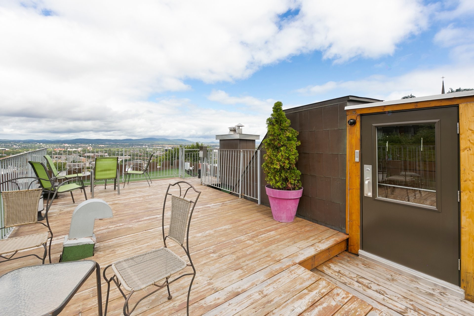 









210

 - 224


Av. St-Jean-Baptiste

,
Québec (Les Rivières),




QC
G1R2X1

