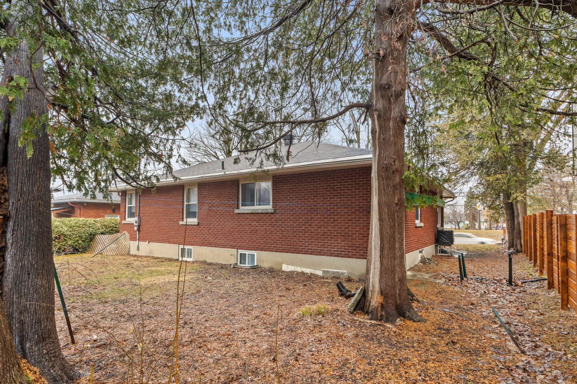 









26


Rue St-François

,
Gatineau (Hull),




QC
J9A1A9

