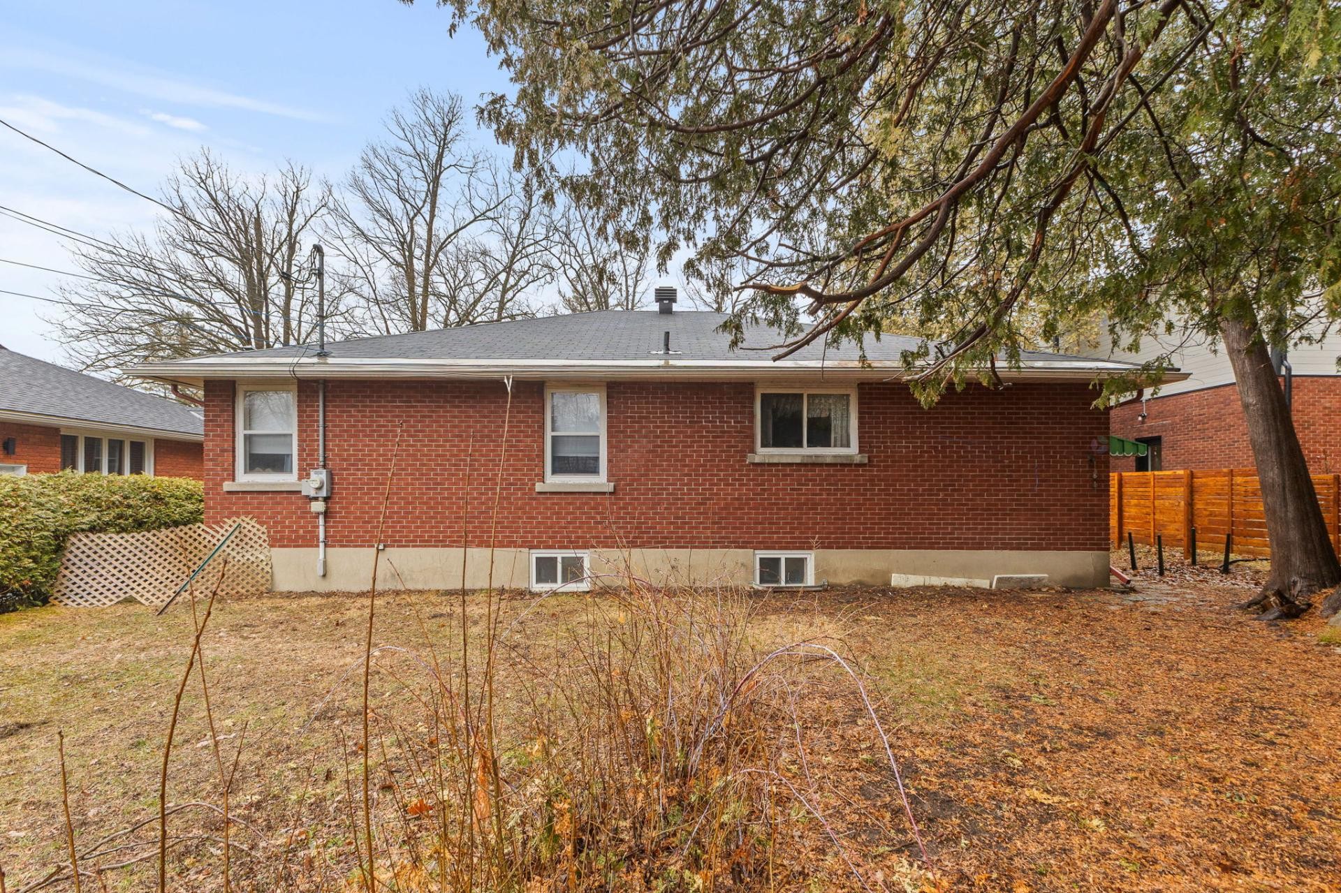









26


Rue St-François

,
Gatineau (Hull),




QC
J9A1A9

