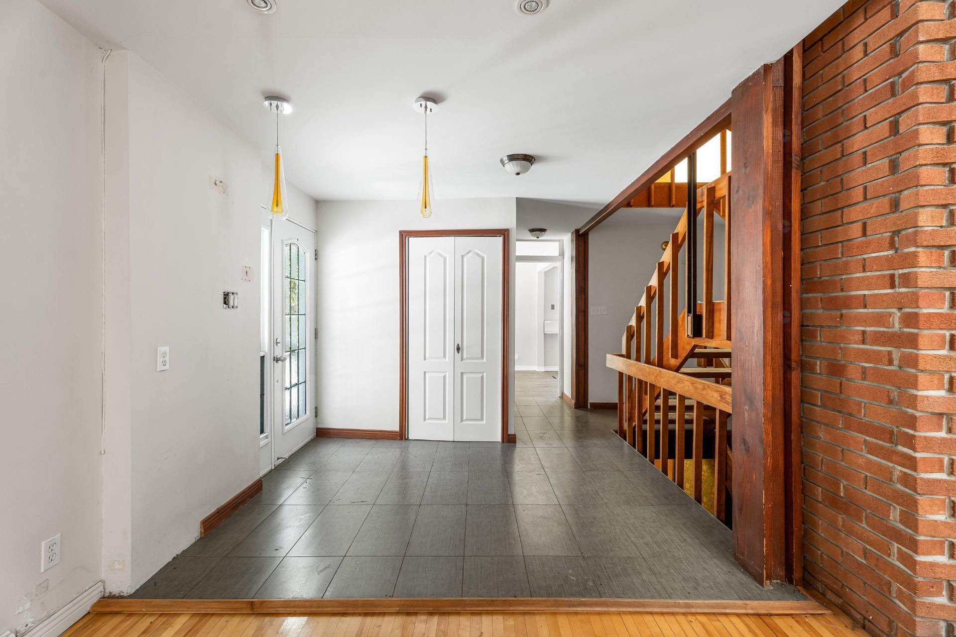 









1102


Boul. de La Salette

,
Saint-Jérôme,




QC
J5L2J7

