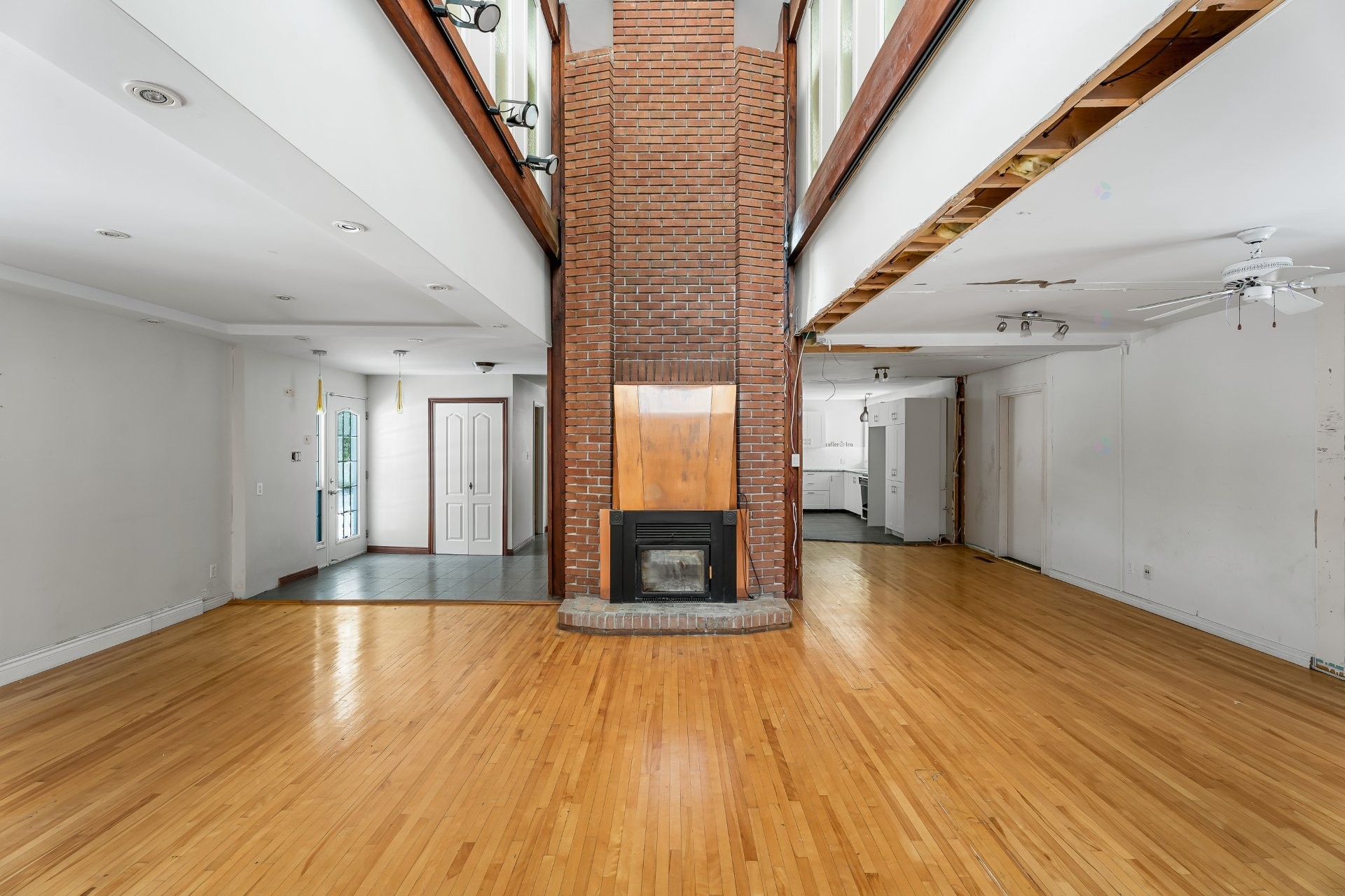 









1102


Boul. de La Salette

,
Saint-Jérôme,




QC
J5L2J7

