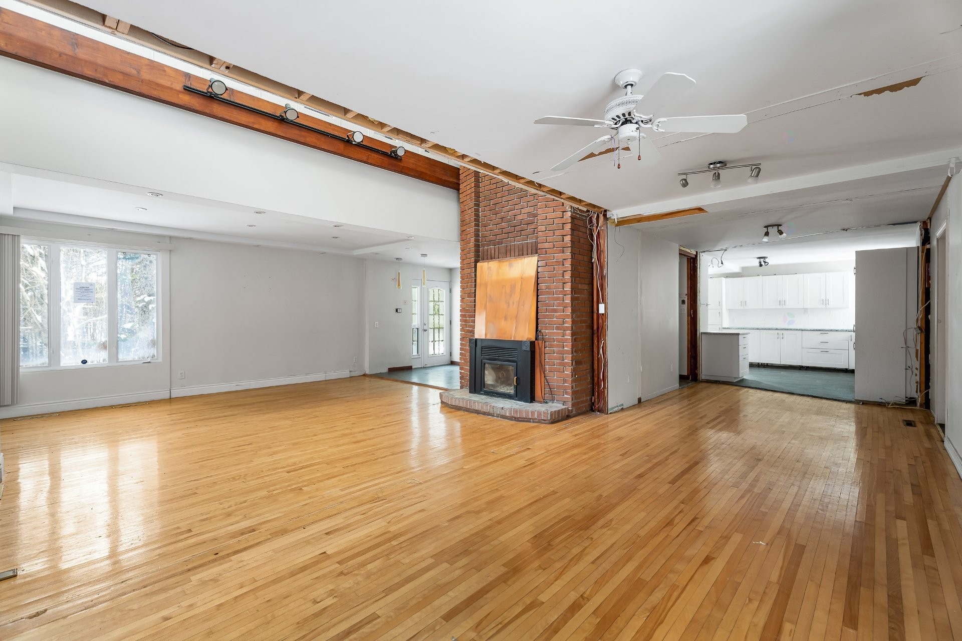 









1102


Boul. de La Salette

,
Saint-Jérôme,




QC
J5L2J7

