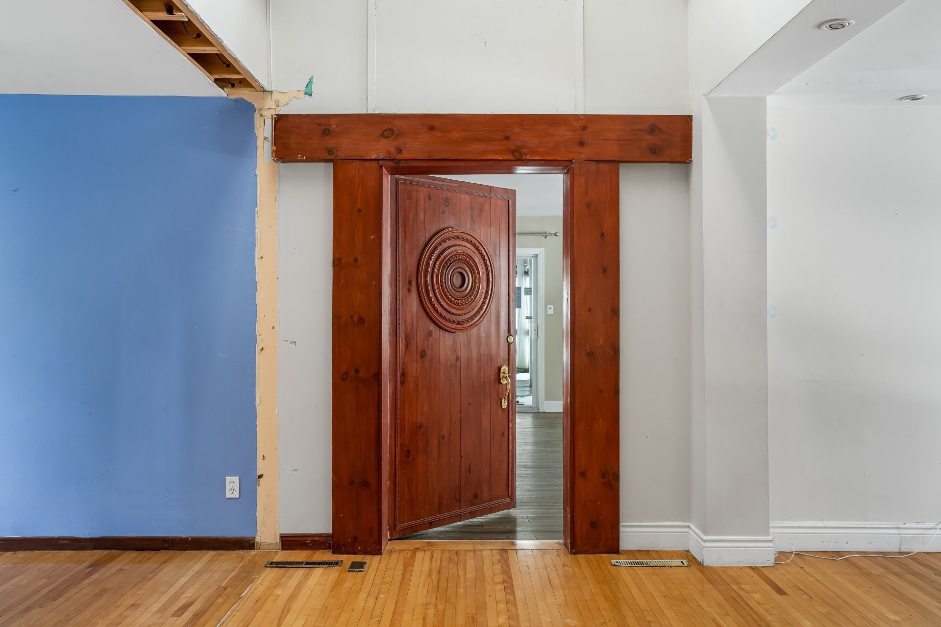 









1102


Boul. de La Salette

,
Saint-Jérôme,




QC
J5L2J7

