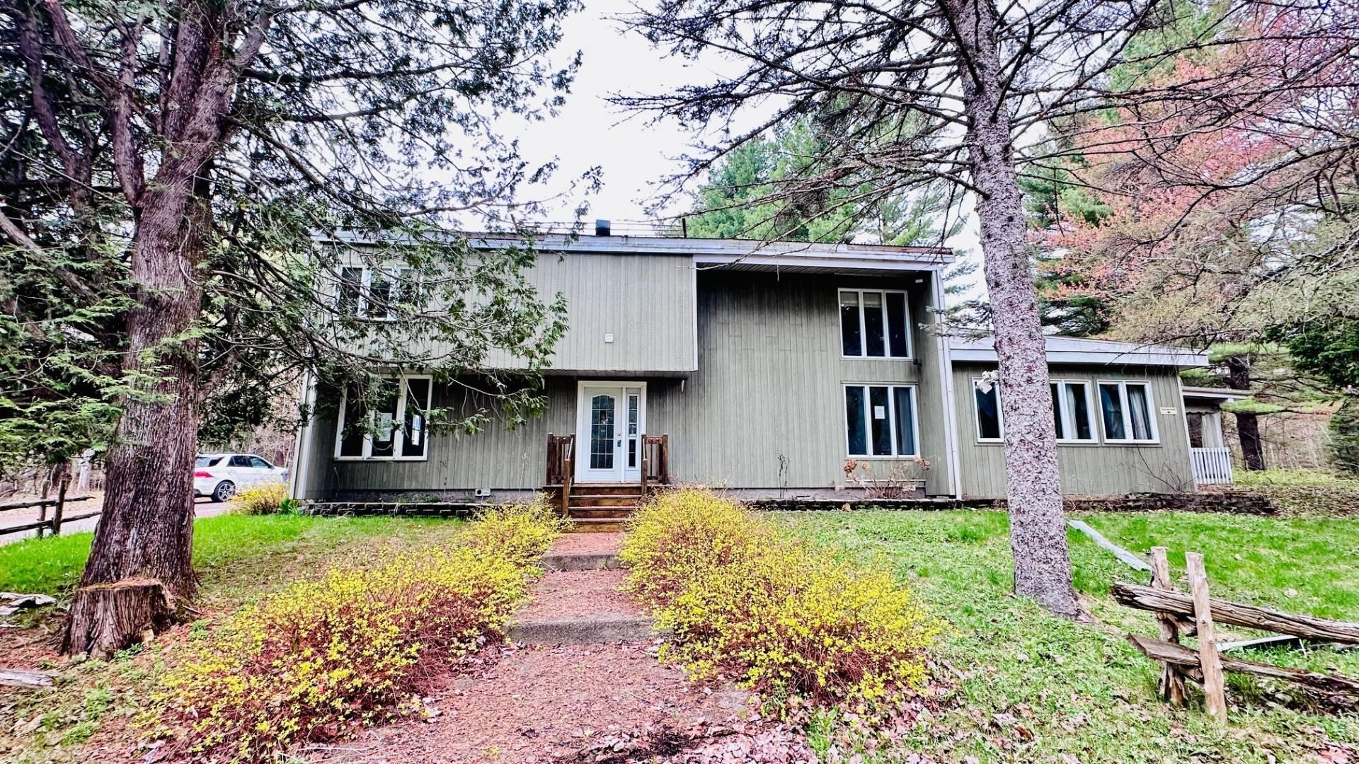 









1102


Boul. de La Salette

,
Saint-Jérôme,




QC
J5L2J7

