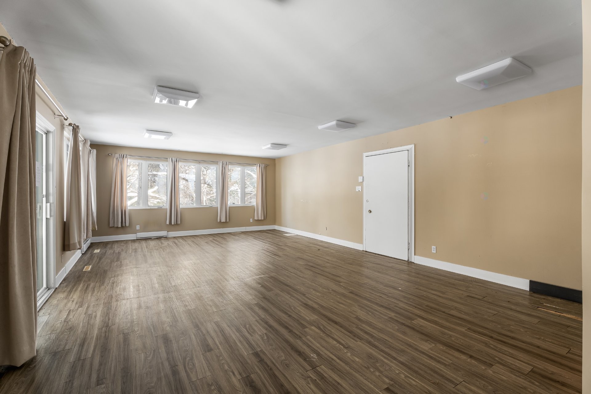 









1102


Boul. de La Salette

,
Saint-Jérôme,




QC
J5L2J7

