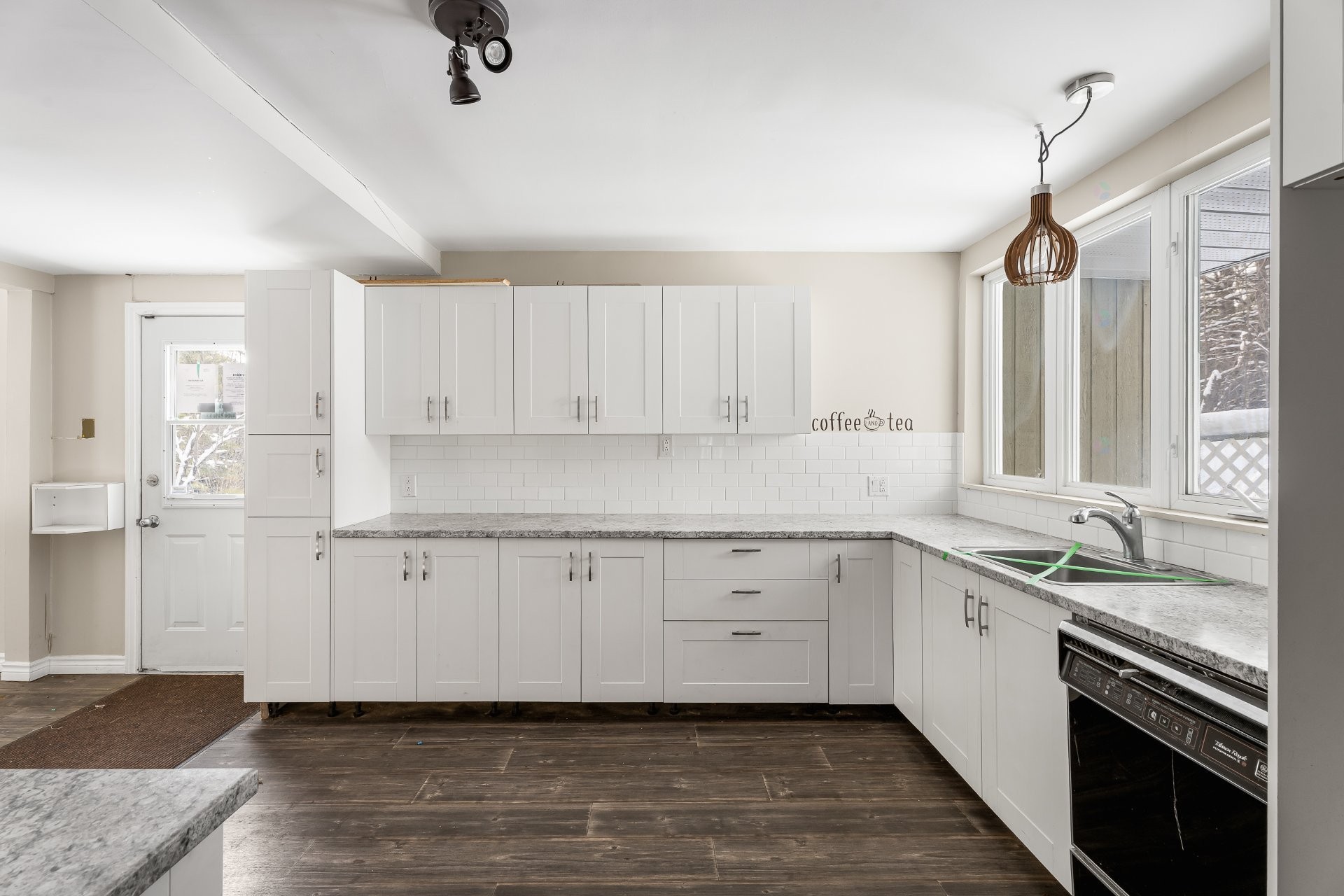 









1102


Boul. de La Salette

,
Saint-Jérôme,




QC
J5L2J7

