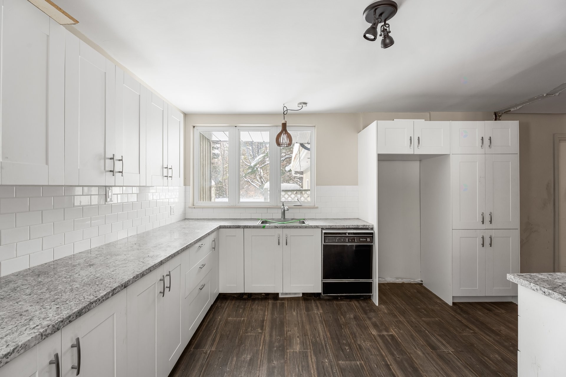 









1102


Boul. de La Salette

,
Saint-Jérôme,




QC
J5L2J7

