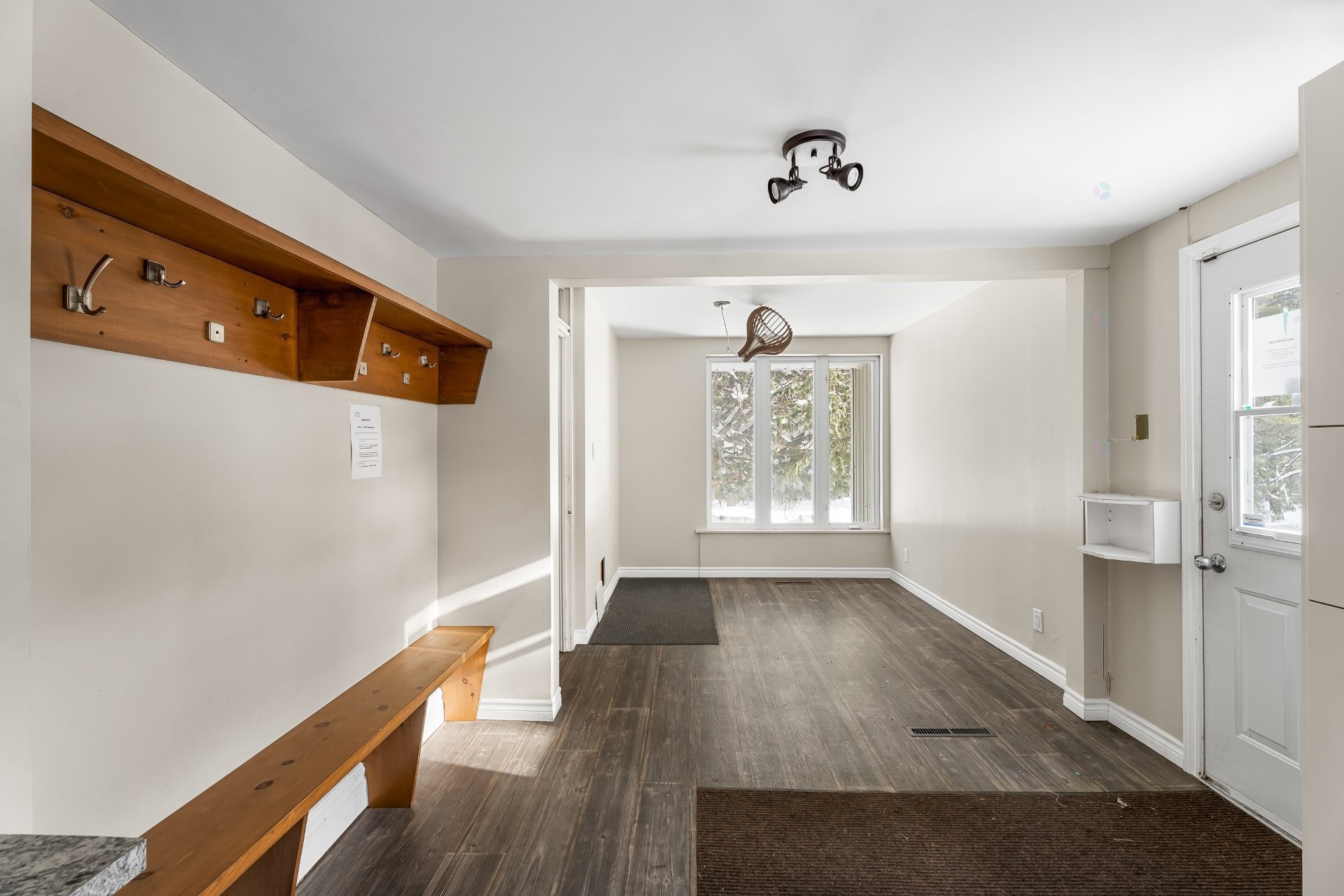 









1102


Boul. de La Salette

,
Saint-Jérôme,




QC
J5L2J7

