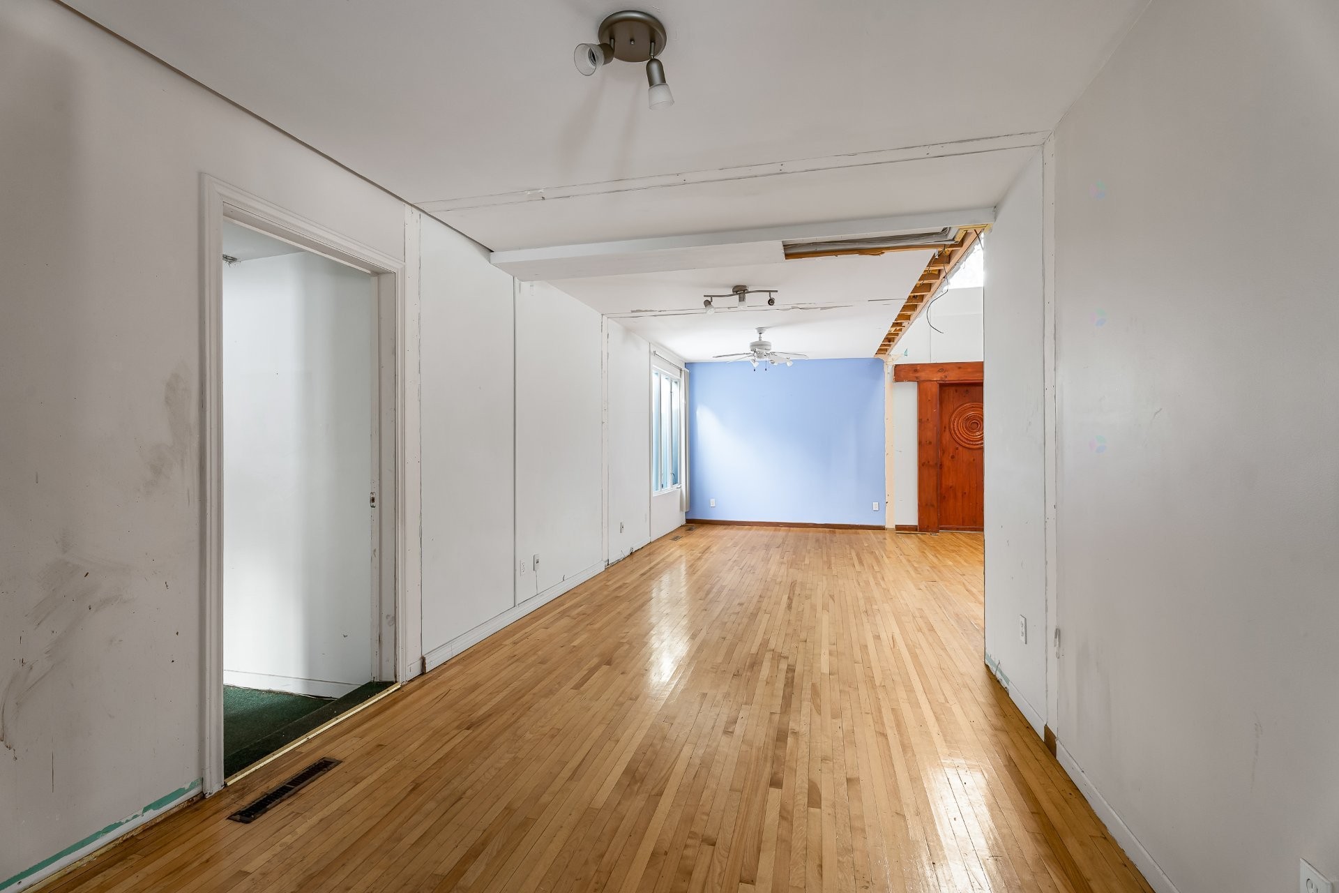 









1102


Boul. de La Salette

,
Saint-Jérôme,




QC
J5L2J7

