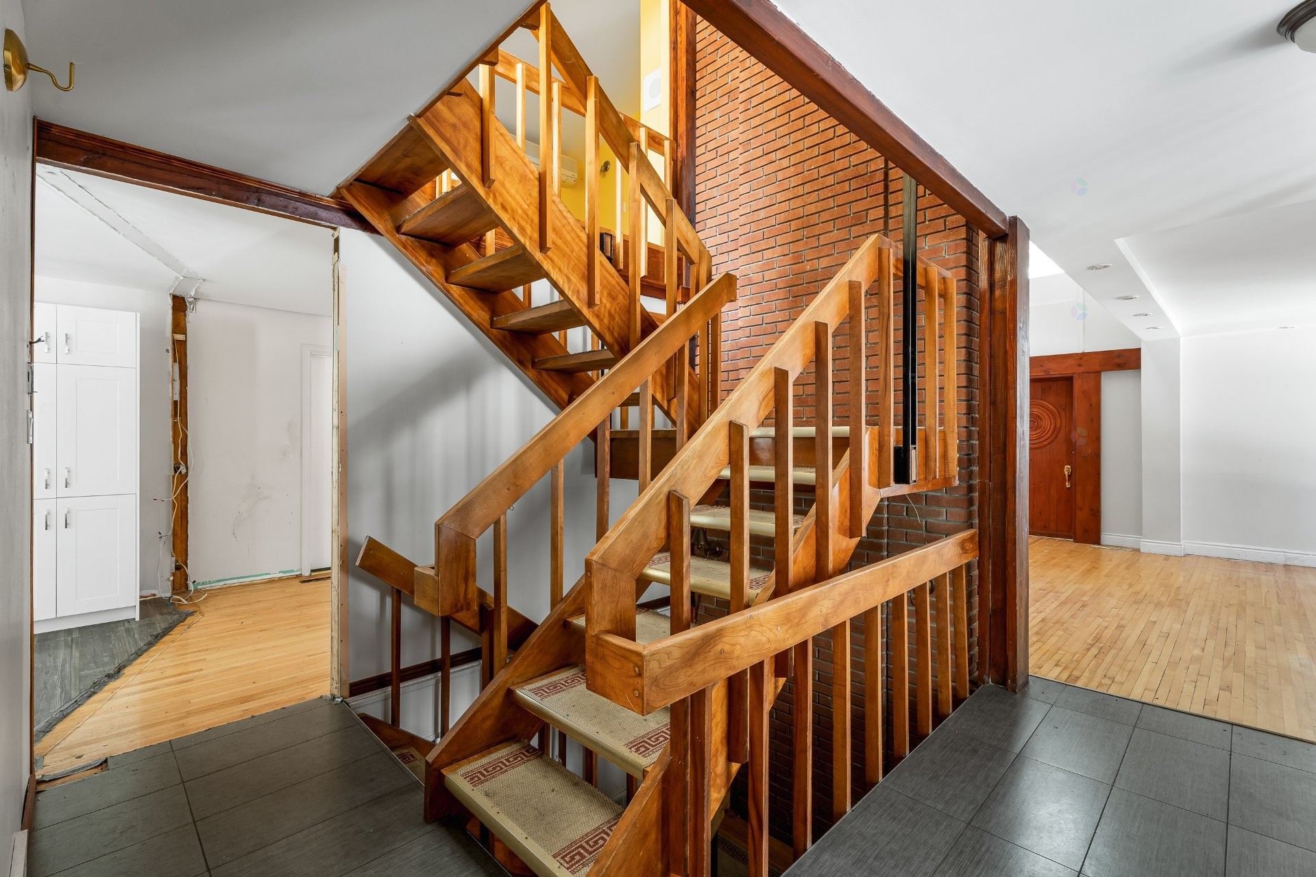 









1102


Boul. de La Salette

,
Saint-Jérôme,




QC
J5L2J7

