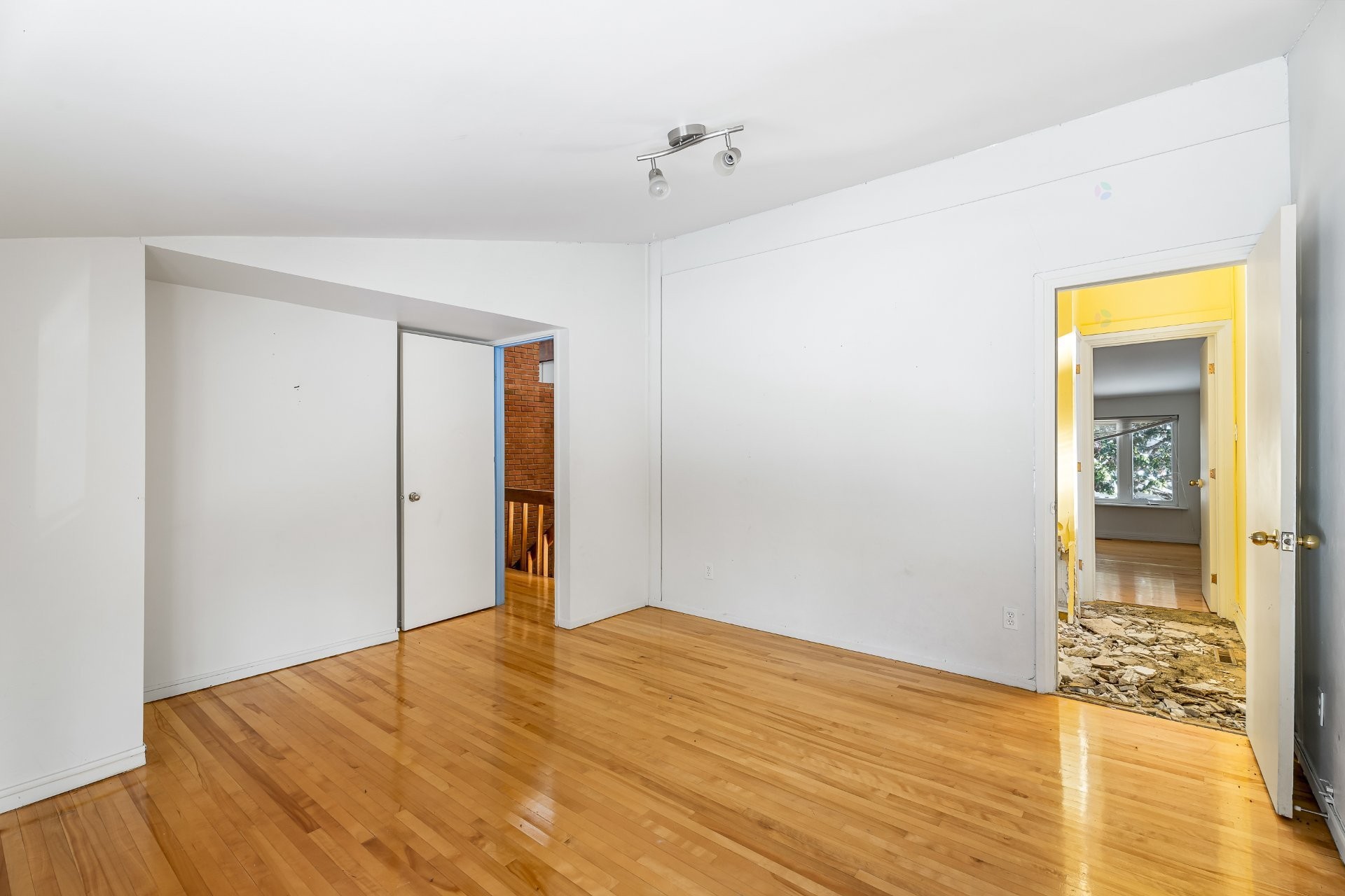 









1102


Boul. de La Salette

,
Saint-Jérôme,




QC
J5L2J7

