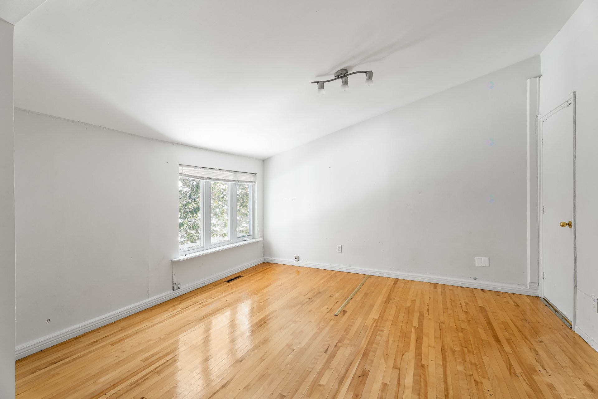 









1102


Boul. de La Salette

,
Saint-Jérôme,




QC
J5L2J7

