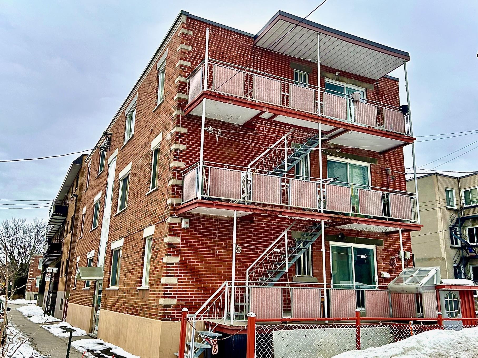 









2530


Rue De Beaujeu

,
Montréal (Villeray/Saint-Michel/Parc-Extension),




QC
H2A1Z3

