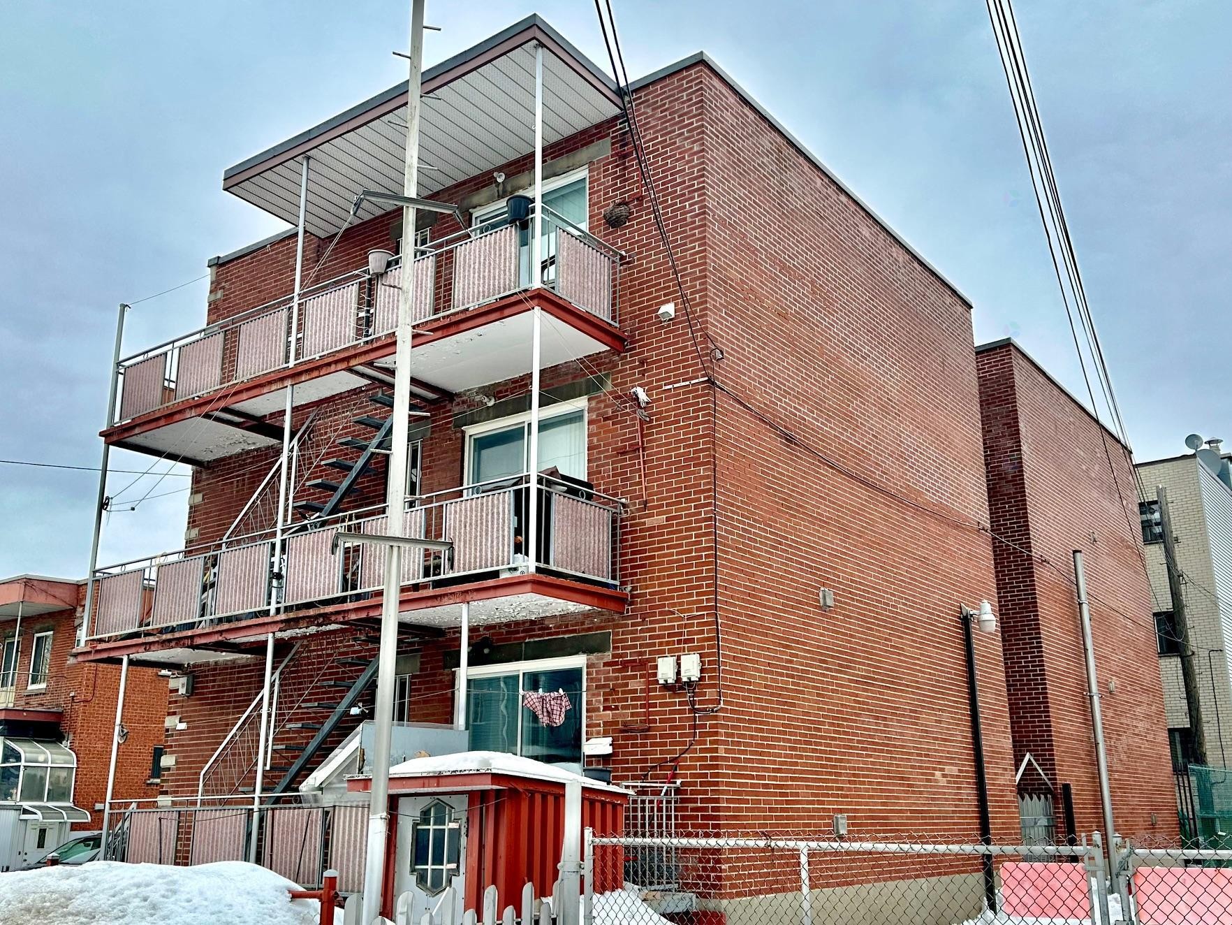 









2530


Rue De Beaujeu

,
Montréal (Villeray/Saint-Michel/Parc-Extension),




QC
H2A1Z3

