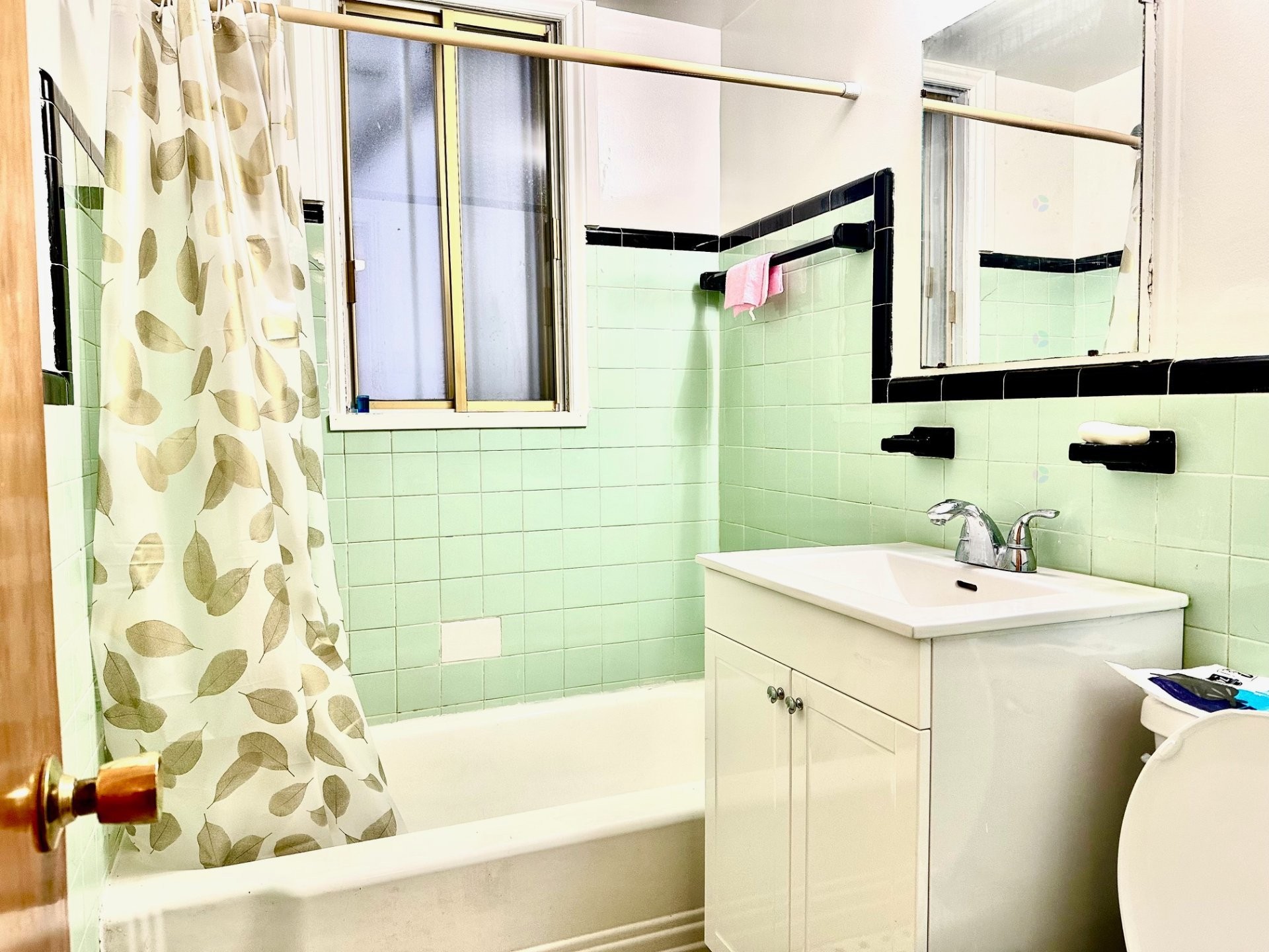 









2530


Rue De Beaujeu

,
Montréal (Villeray/Saint-Michel/Parc-Extension),




QC
H2A1Z3

