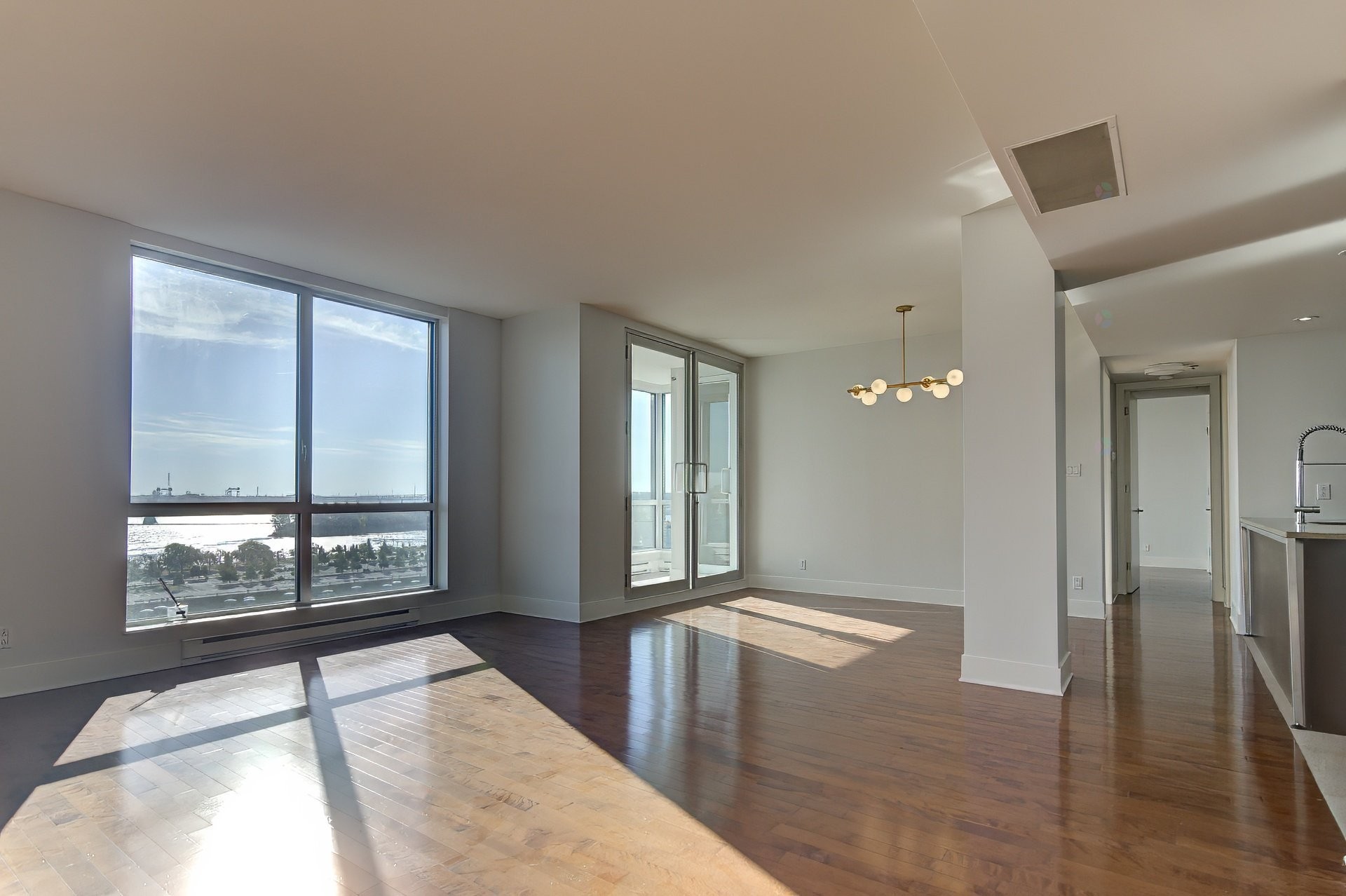 









801


Rue de la Commune E.

, 704,
Montréal (Ville-Marie),




QC
H2L0A3

