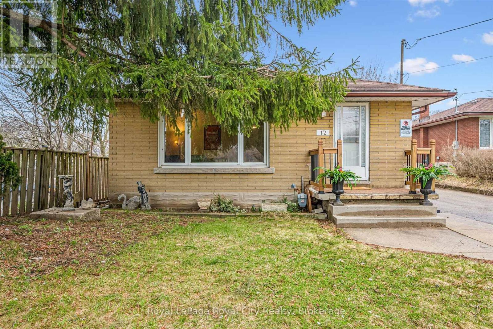 












12 DEL MAR BOULEVARD

,
Guelph (St. George's),




Ontario
N1E2K8

