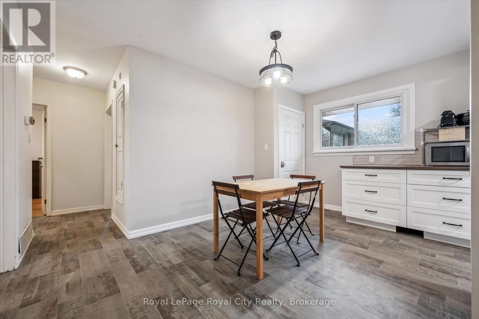 












12 DEL MAR BOULEVARD

,
Guelph (St. George's),




Ontario
N1E2K8

