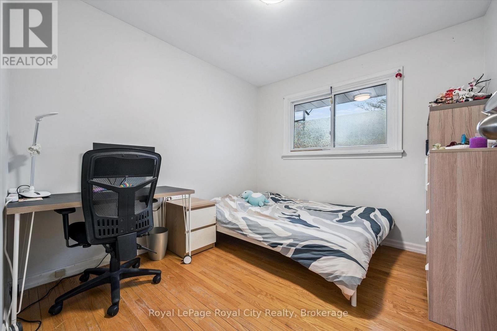 












12 DEL MAR BOULEVARD

,
Guelph (St. George's),




Ontario
N1E2K8

