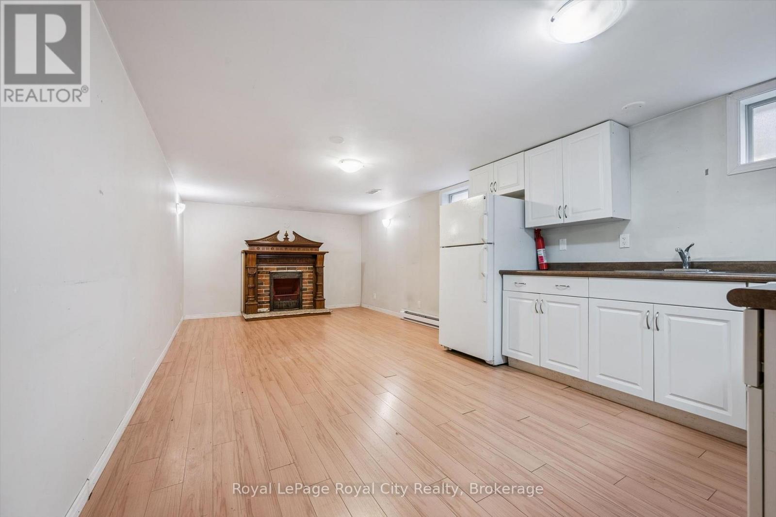 












12 DEL MAR BOULEVARD

,
Guelph (St. George's),




Ontario
N1E2K8

