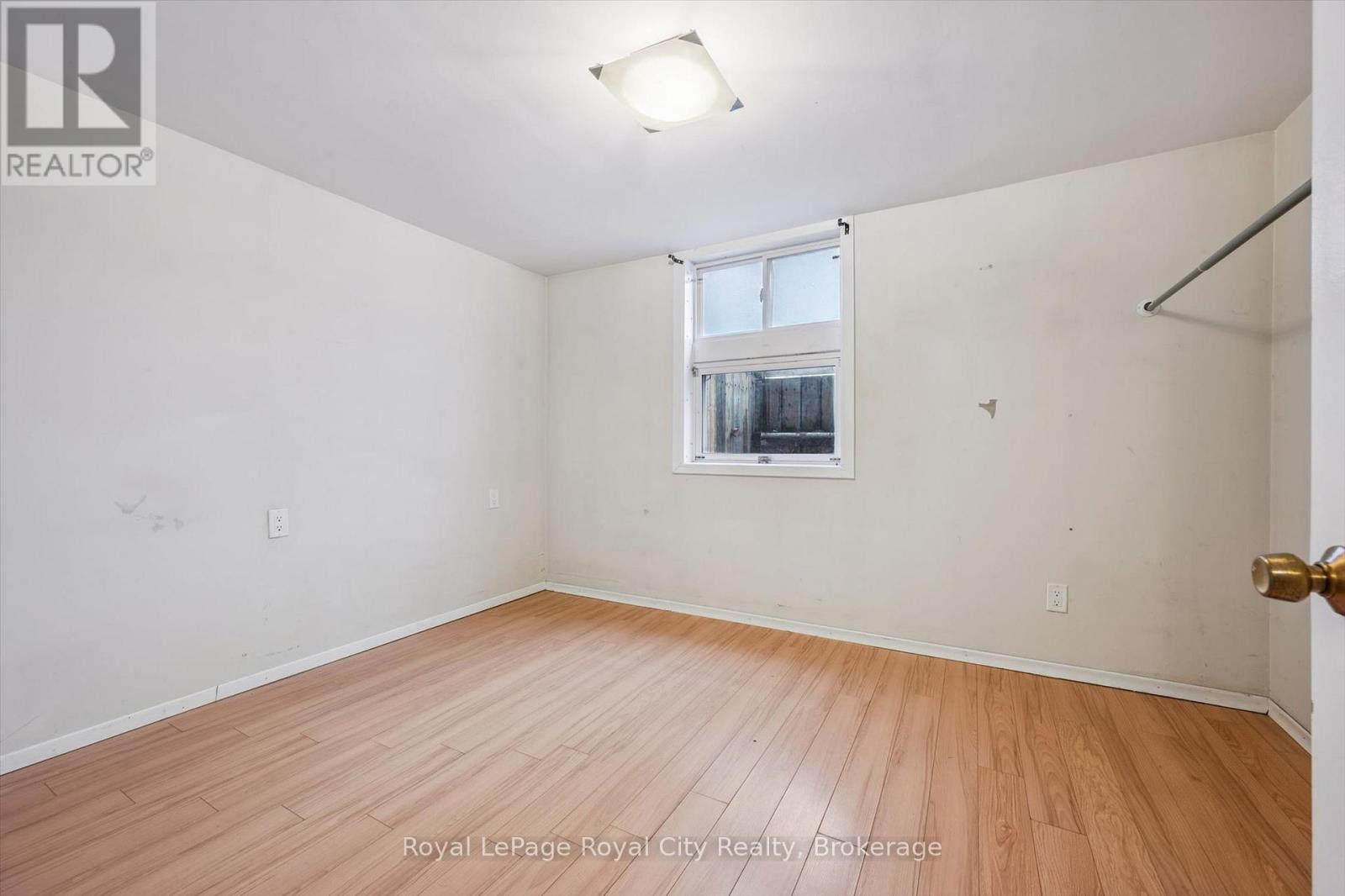 












12 DEL MAR BOULEVARD

,
Guelph (St. George's),




Ontario
N1E2K8

