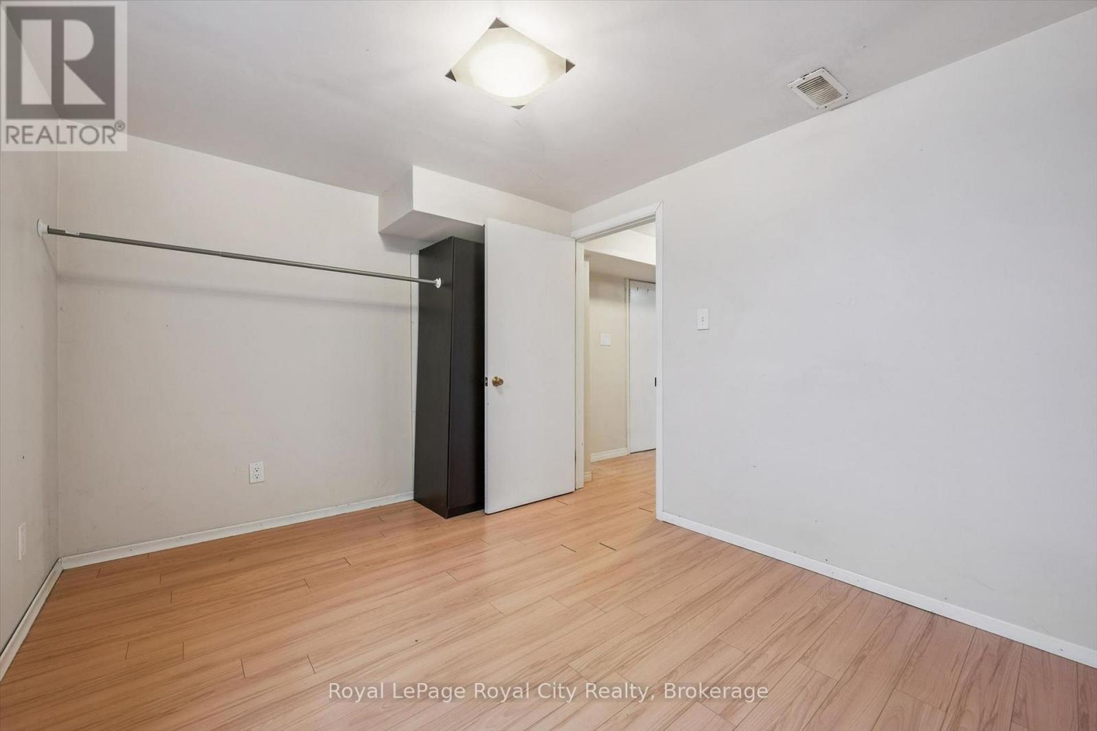 












12 DEL MAR BOULEVARD

,
Guelph (St. George's),




Ontario
N1E2K8

