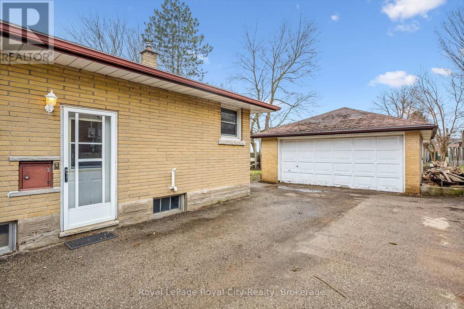 












12 DEL MAR BOULEVARD

,
Guelph (St. George's),




Ontario
N1E2K8

