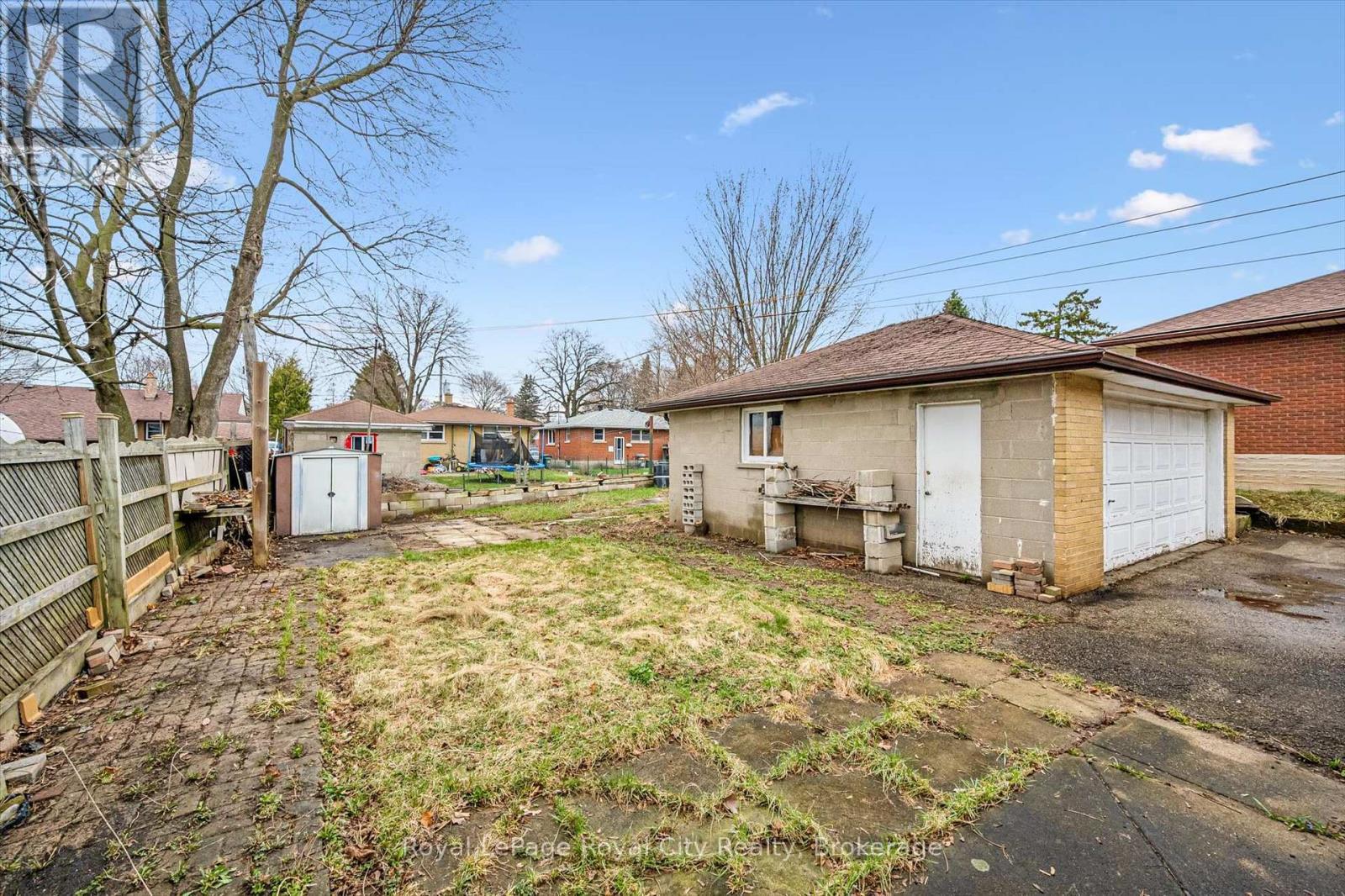 












12 DEL MAR BOULEVARD

,
Guelph (St. George's),




Ontario
N1E2K8

