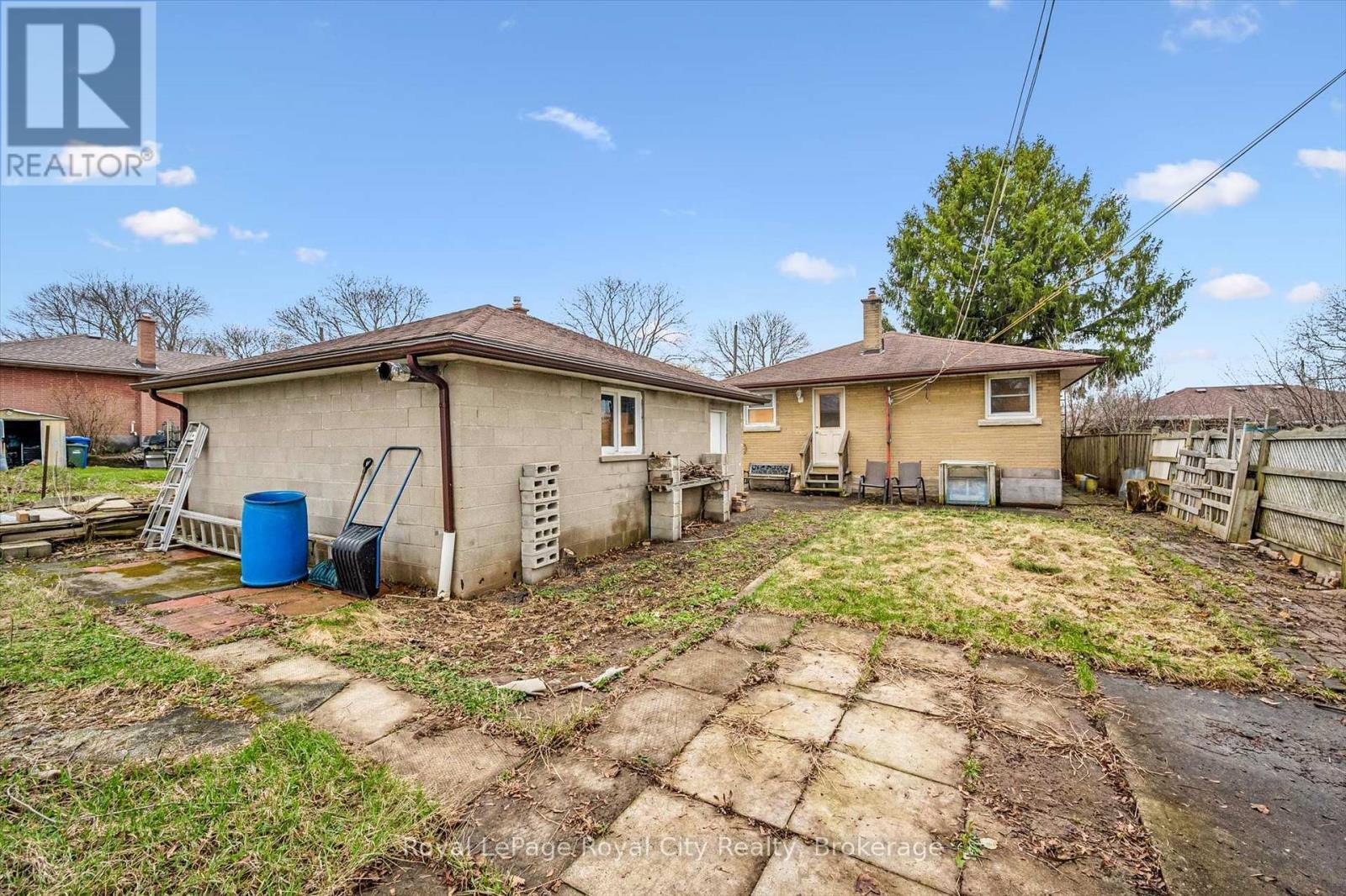 












12 DEL MAR BOULEVARD

,
Guelph (St. George's),




Ontario
N1E2K8

