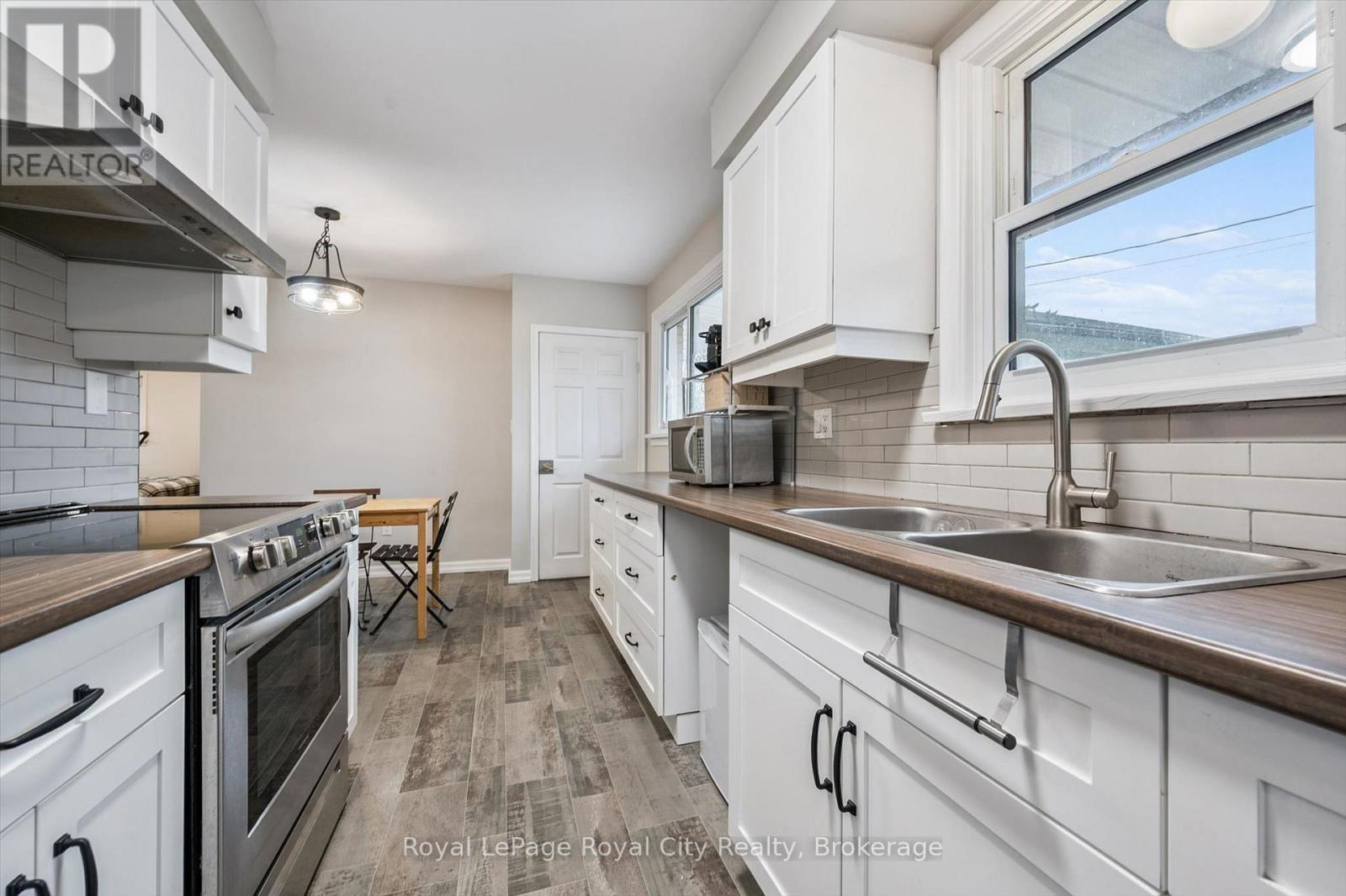 












12 DELMAR BOULEVARD

,
Guelph (St. George's),




Ontario
N1E2K8


