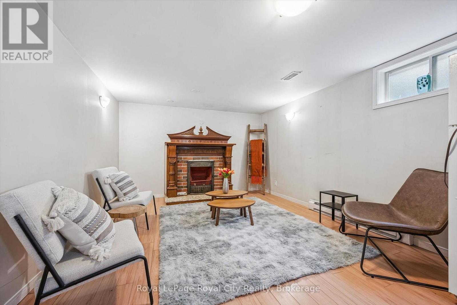 












12 DELMAR BOULEVARD

,
Guelph (St. George's),




Ontario
N1E2K8


