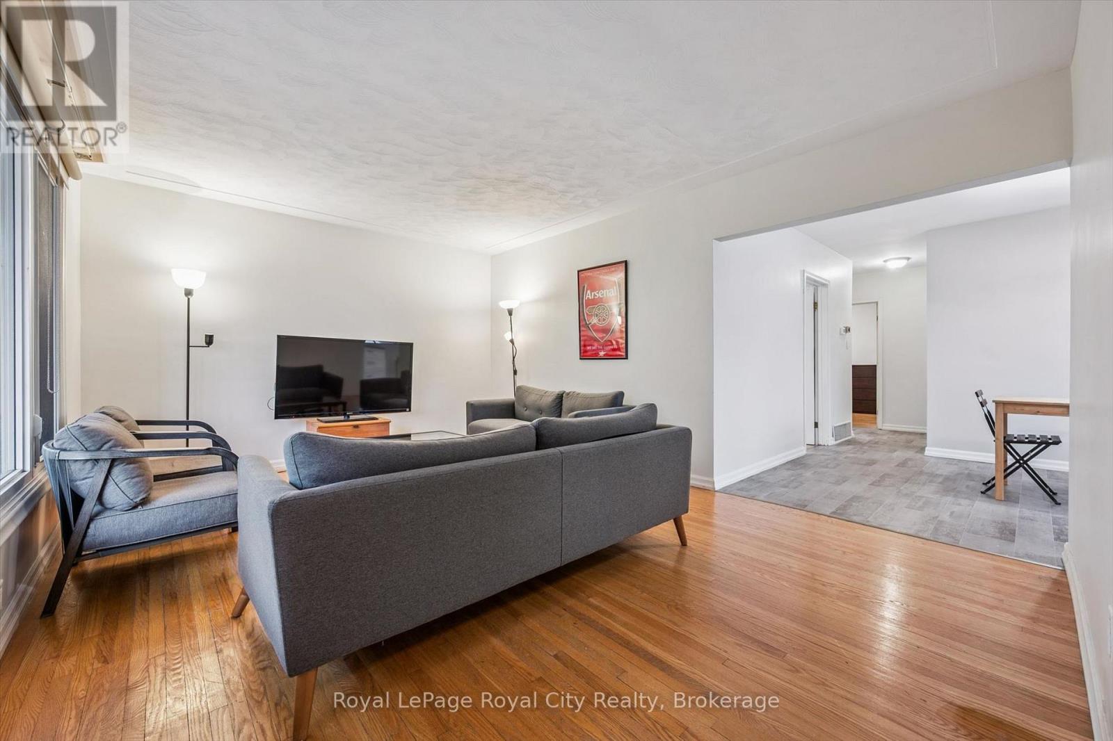 












12 DEL MAR BOULEVARD

,
Guelph (St. George's),




Ontario
N1E2K8

