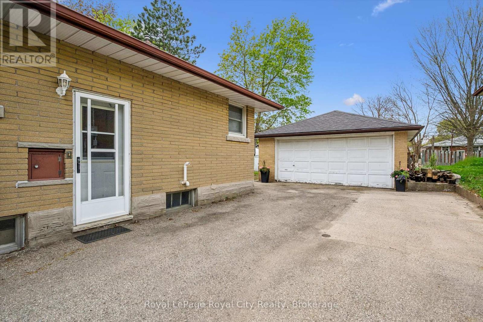 












12 DELMAR BOULEVARD

,
Guelph (St. George's),




Ontario
N1E2K8

