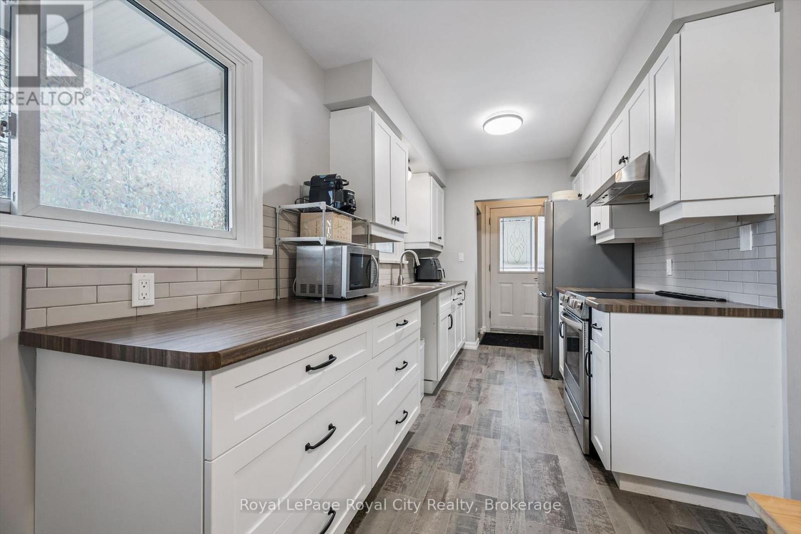 












12 DEL MAR BOULEVARD

,
Guelph (St. George's),




Ontario
N1E2K8

