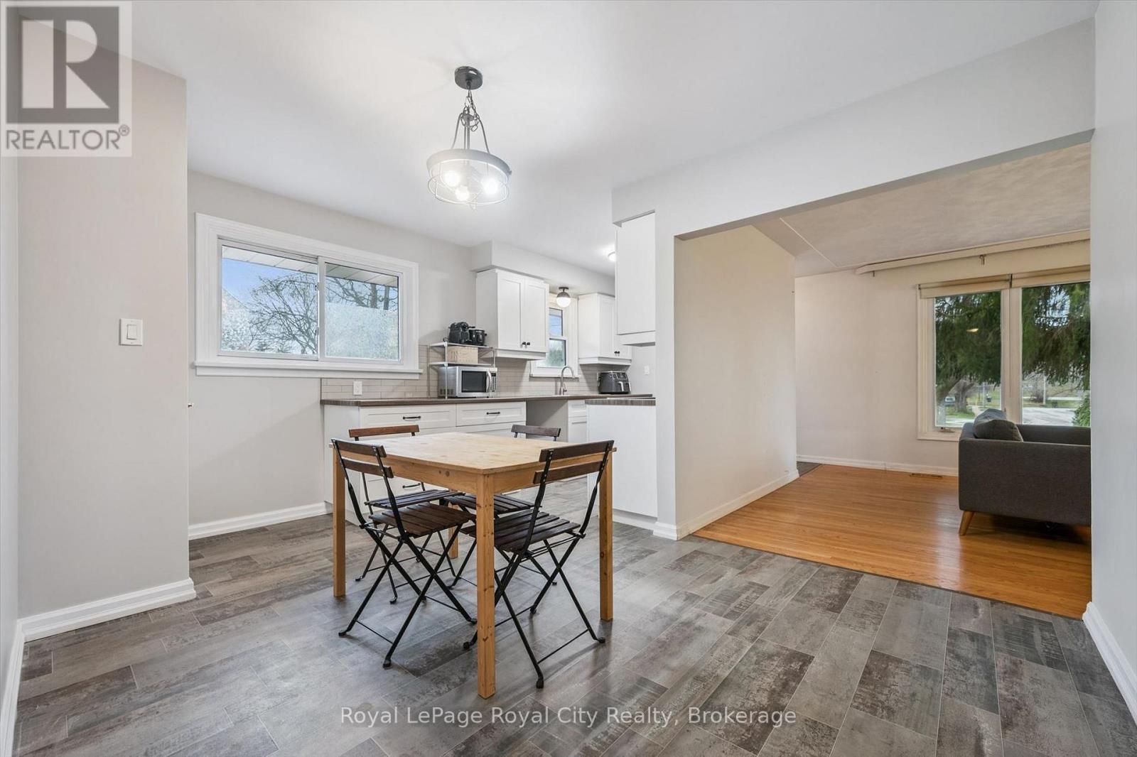 












12 DEL MAR BOULEVARD

,
Guelph (St. George's),




Ontario
N1E2K8

