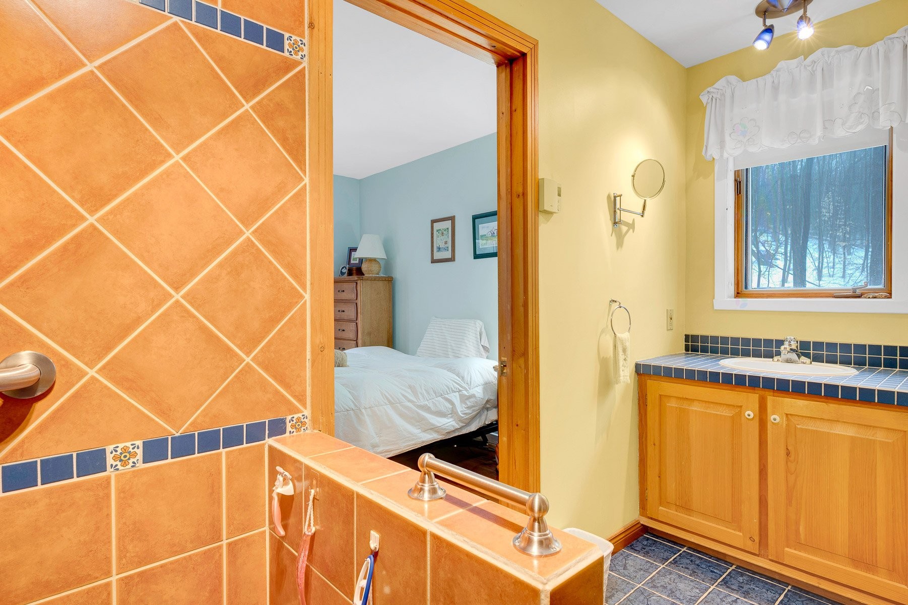 









20


Ch. des Couleurs

,
Saint-Sauveur,




QC
J0R1R2

