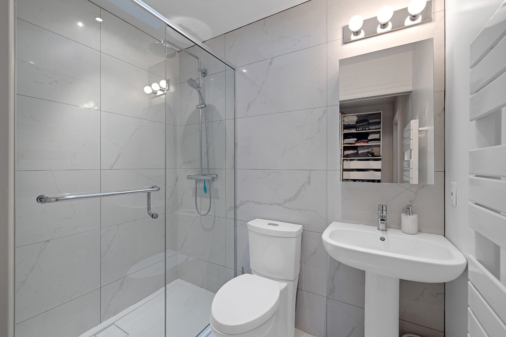 









34


Av. Courcelette

,
Montréal (Outremont),




QC
H2V3A6

