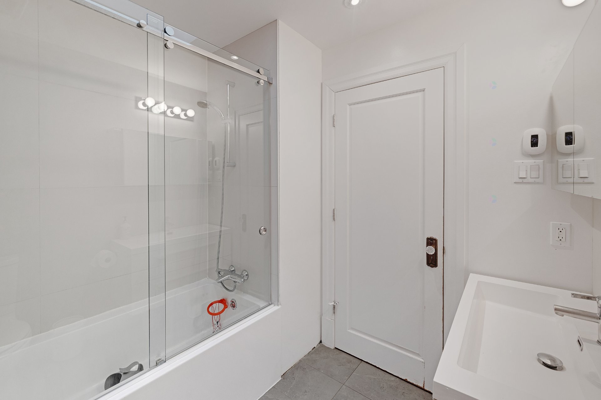 









34


Av. Courcelette

,
Montréal (Outremont),




QC
H2V3A6

