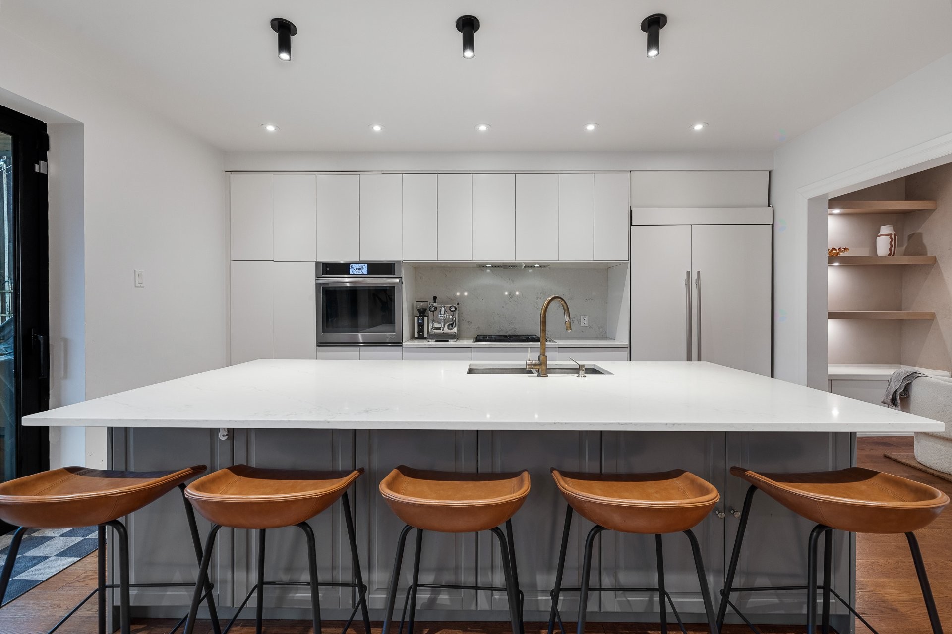 









34


Av. Courcelette

,
Montréal (Outremont),




QC
H2V3A6

