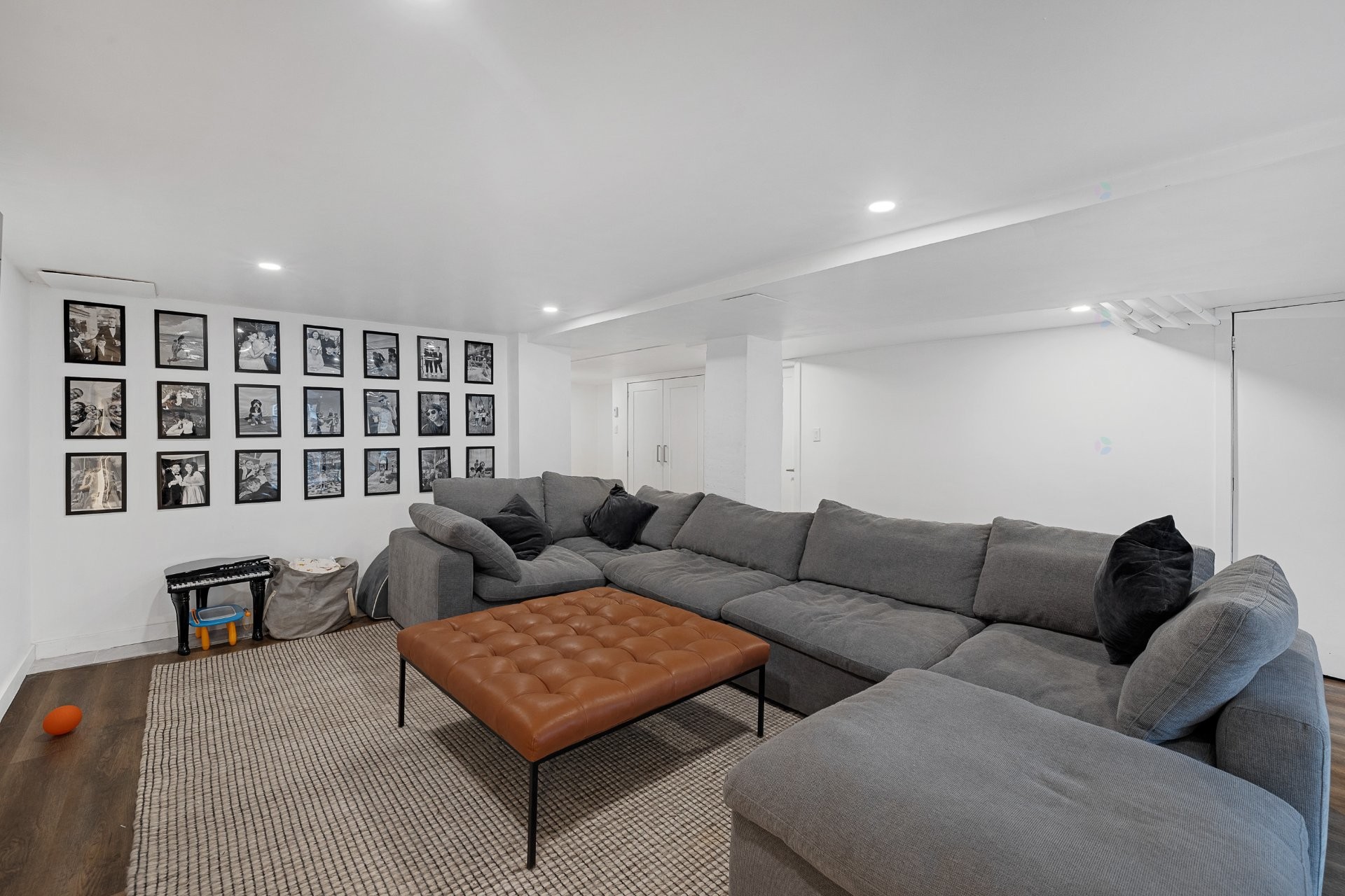 









34


Av. Courcelette

,
Montréal (Outremont),




QC
H2V3A6

