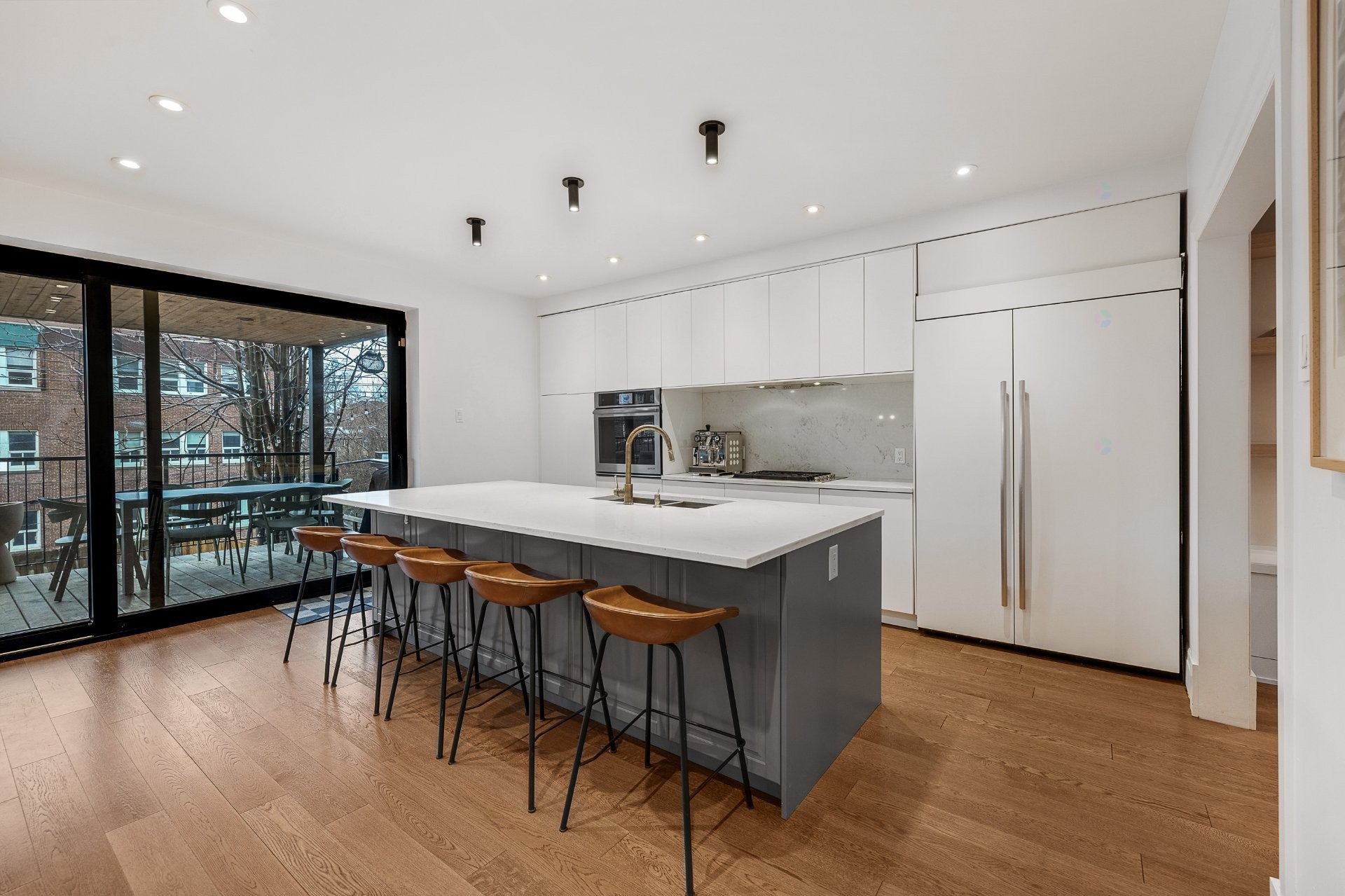 









34


Av. Courcelette

,
Montréal (Outremont),




QC
H2V3A6

