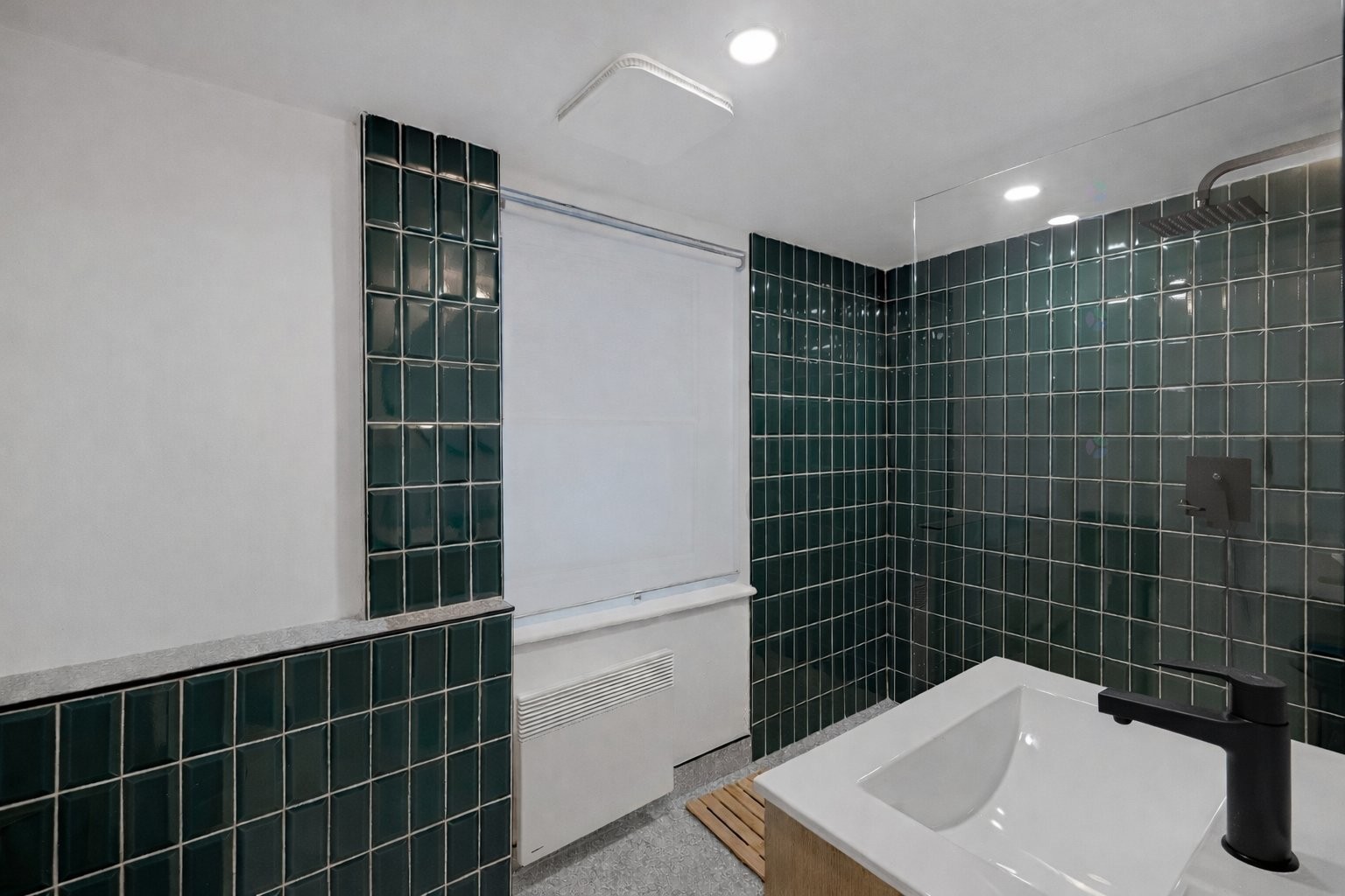 









34


Av. Courcelette

,
Montréal (Outremont),




QC
H2V3A6

