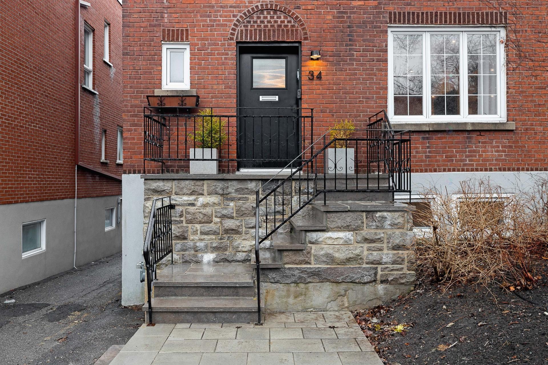 









34


Av. Courcelette

,
Montréal (Outremont),




QC
H2V3A6

