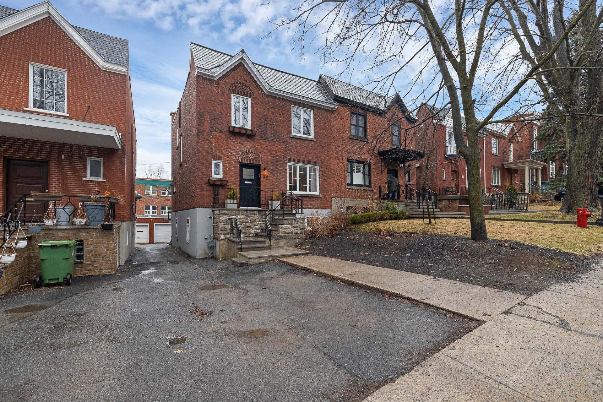 









34


Av. Courcelette

,
Montréal (Outremont),




QC
H2V3A6


