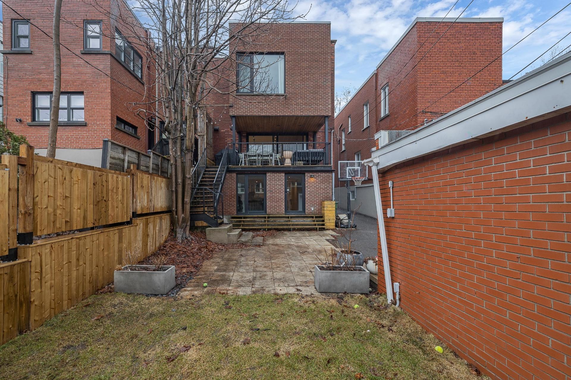 









34


Av. Courcelette

,
Montréal (Outremont),




QC
H2V3A6

